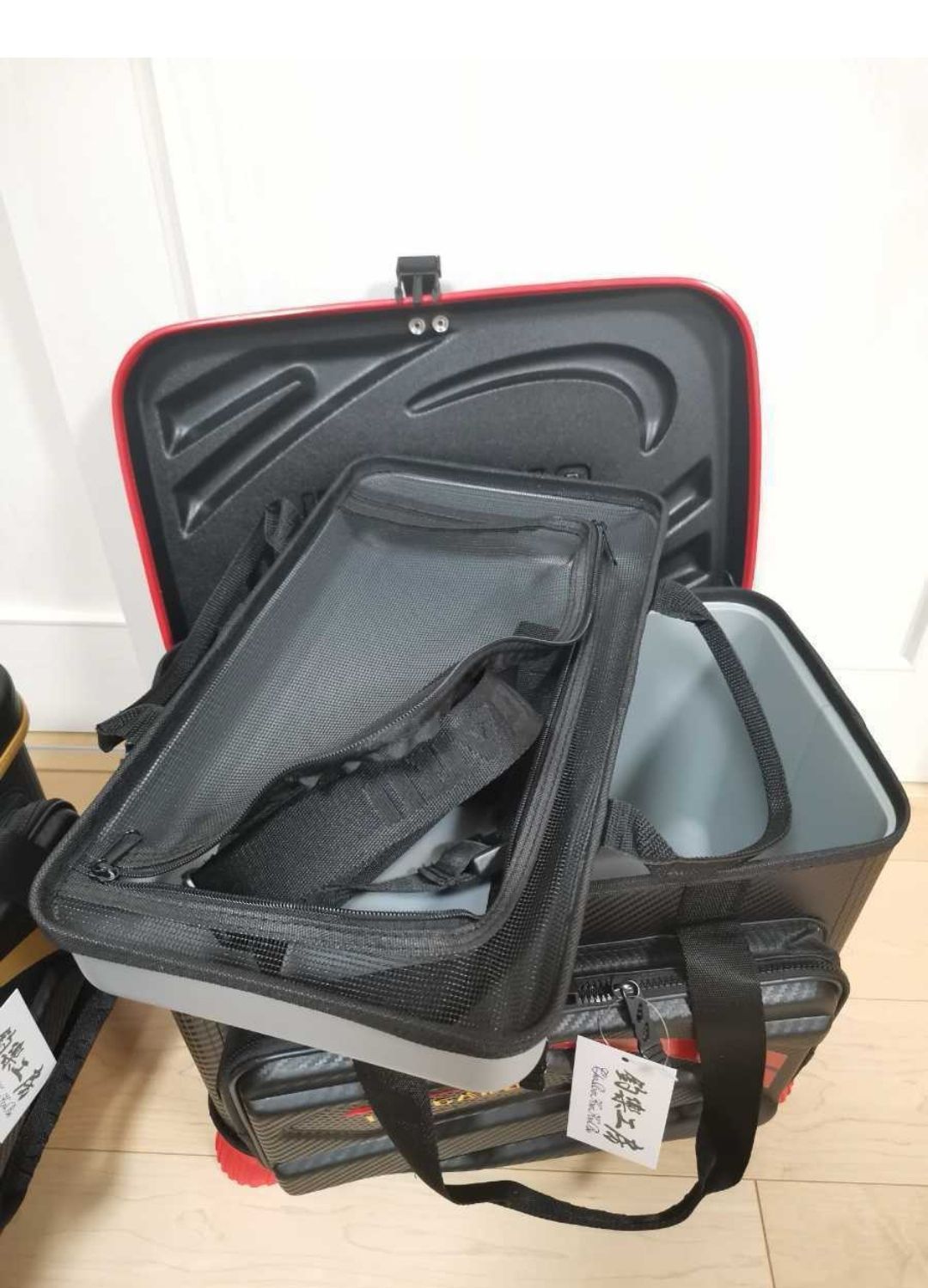 釣楽工房製品硬質タックルバック T- 0080 二色あり ゴールド×黒色 赤×黒色 容量25L ボックス