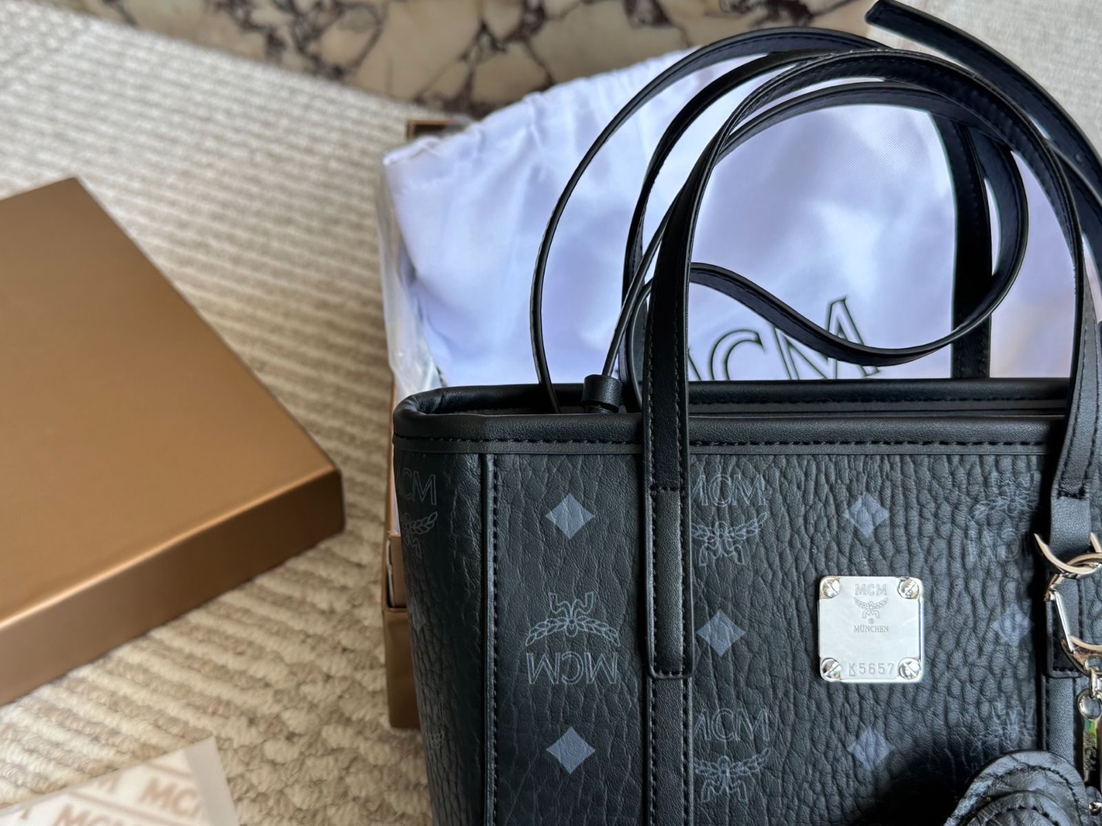 今日特価】Mcm Tea Gold Mini Market Tote with Dog Charm