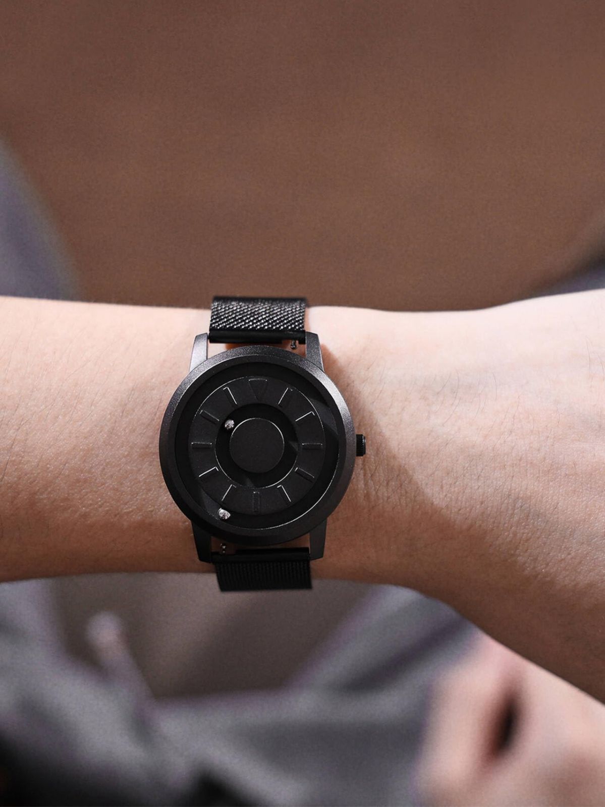 洗練されている 40MM 防水 ブラック文字盤 ミニマリズムカジュアル クオーツウォッチ 男女兼用 ブラックステンレスバンド レディース メンズ ボールベアリング設計 メッシュベルト ユートール 磁力腕時計 EUTOUR