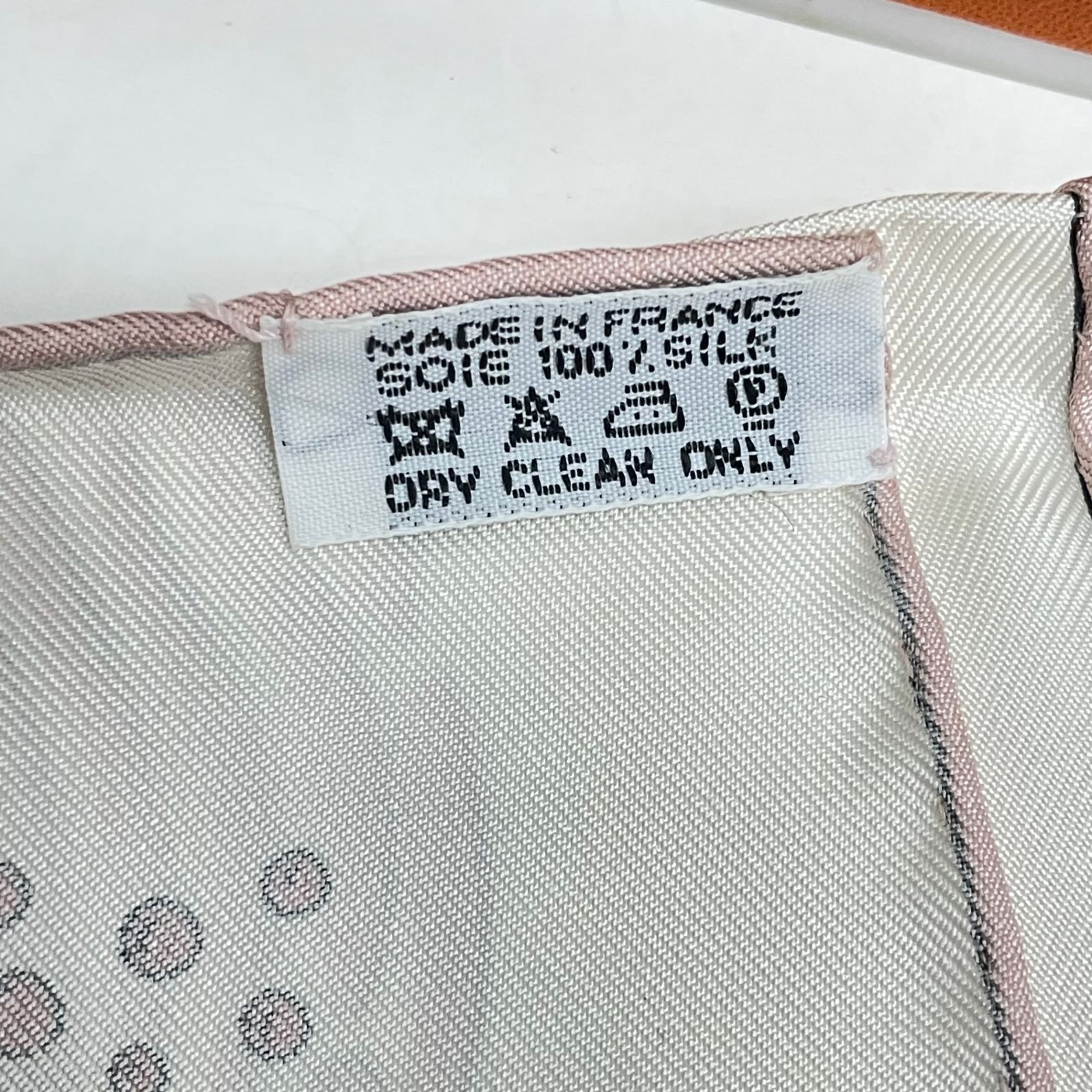 【メルカリ便】HERMES エルメス プリーツ スカーフ　シルク100％　極美品 極美品 HERMES エルメス スカーフ シルク100％ カレ90 PIERRES d