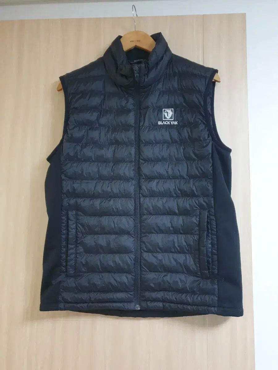 ✨美品✨BLACK YAK ブラック ヤク フードベスト ジャケット BLACK YAK(ブラックヤク) 軽量ダウンベスト