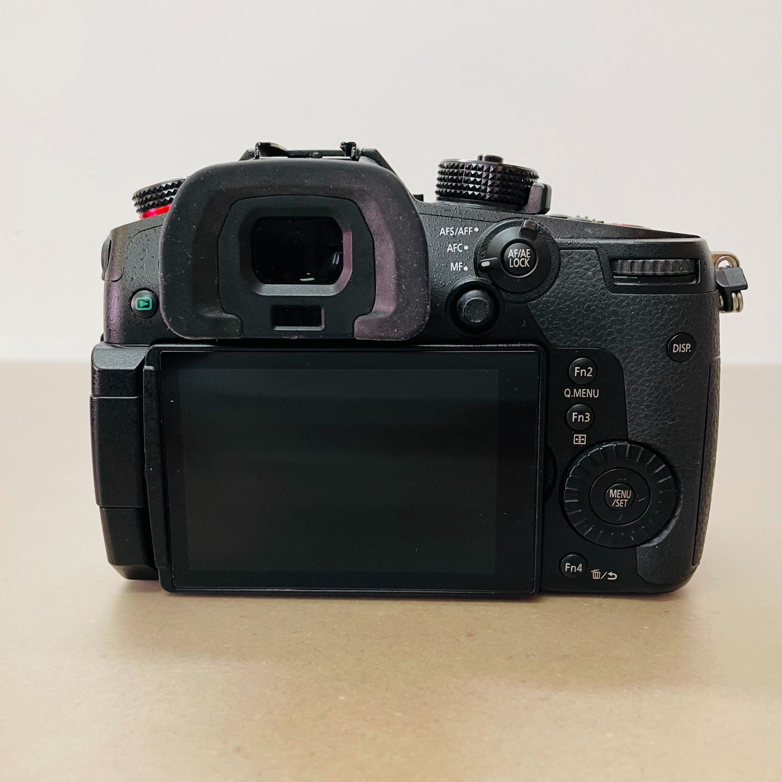 美品 Panasonic DC-GH5S ボディ カメラゲージ付き C2483 60サイズ発送 