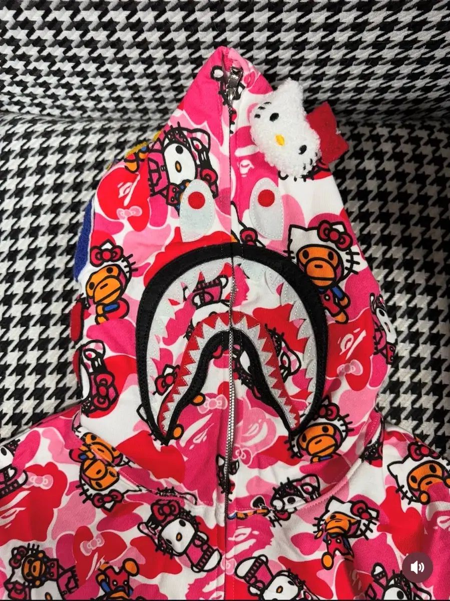 A BATHING APE(アベイシングエイプ) x ハローキティ ピンク