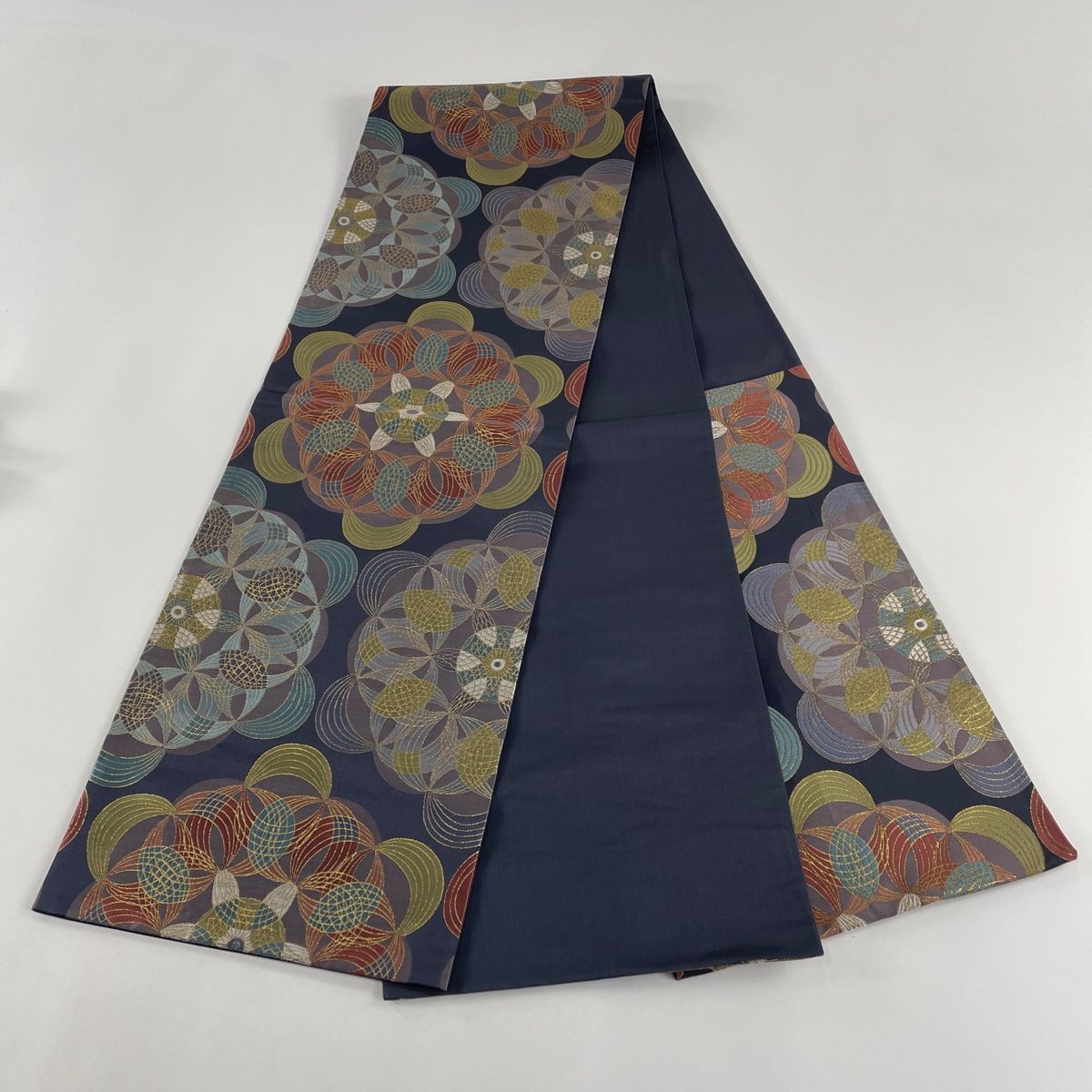 【割引中】一兜　袋帯　花模様　幾何学模様 袋帯 美品 秀品 幾何学模様 箔 青紫 六通 正絹 【中古】 - メルカリ