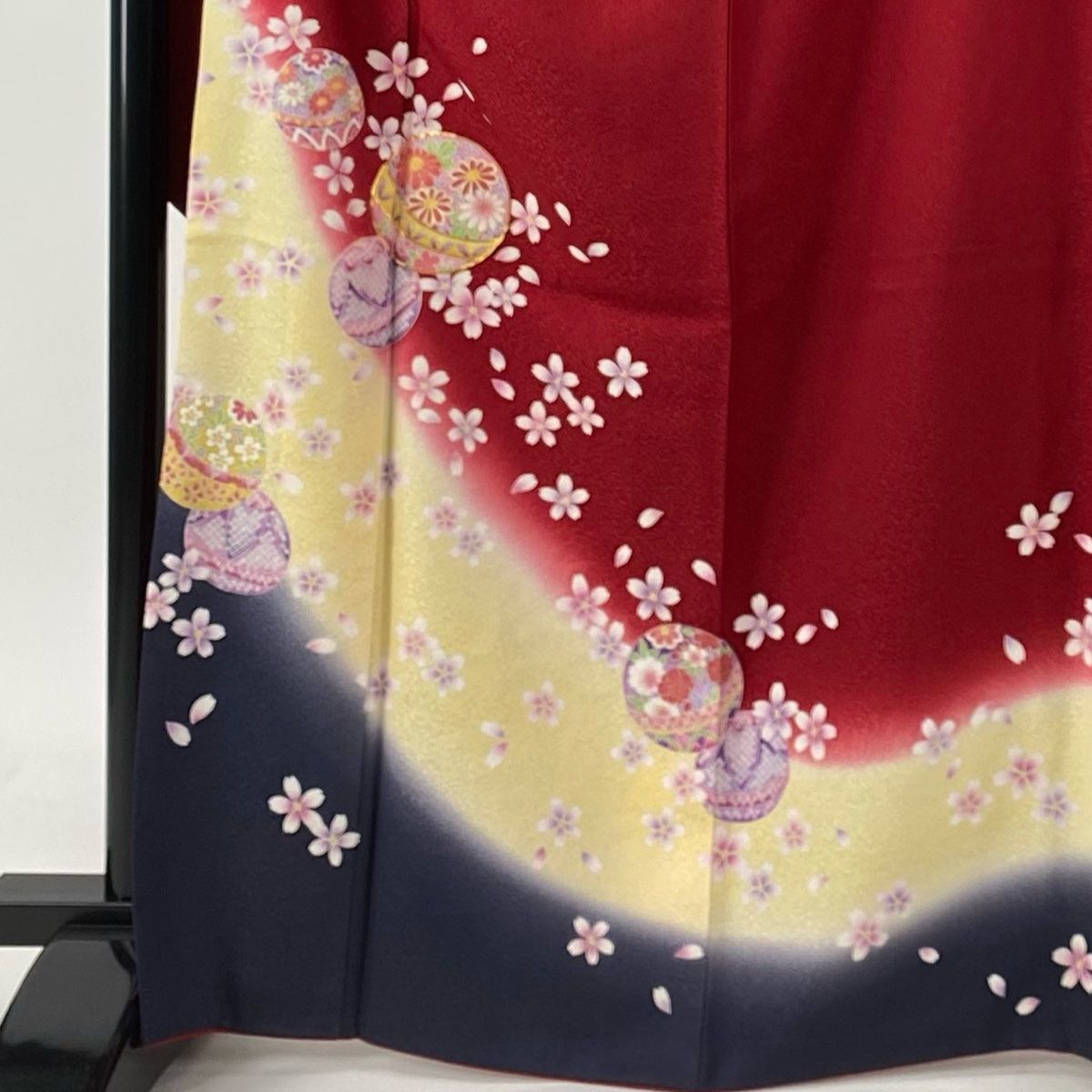 最 安値 買取 振袖 フルセット袷 桜 手鞠 金糸 染め分け 赤 正絹 名品 