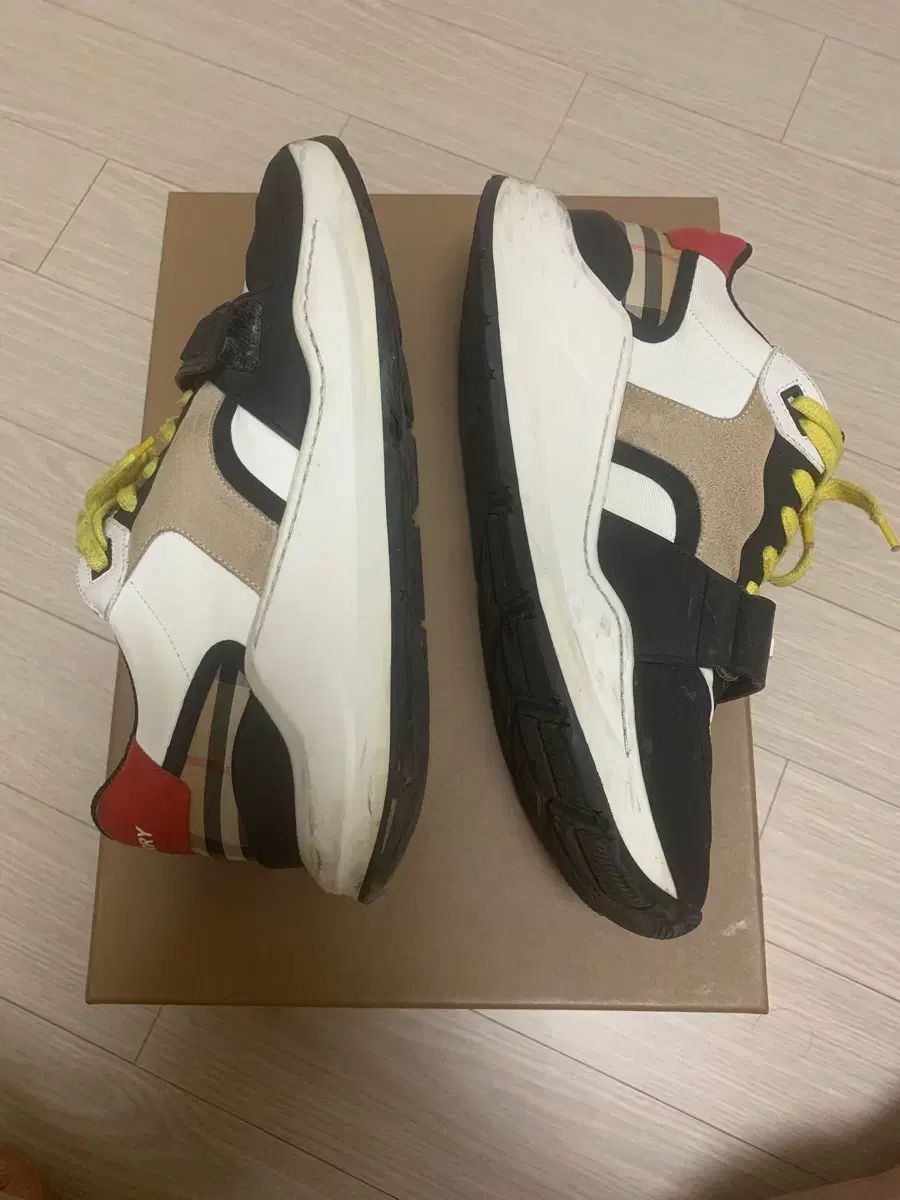 トレーニングシューズ