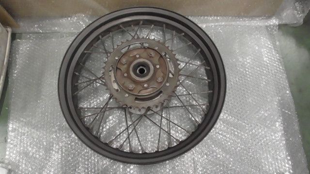 FTR223 MC34-1006xxx の リアホイール 1748308109