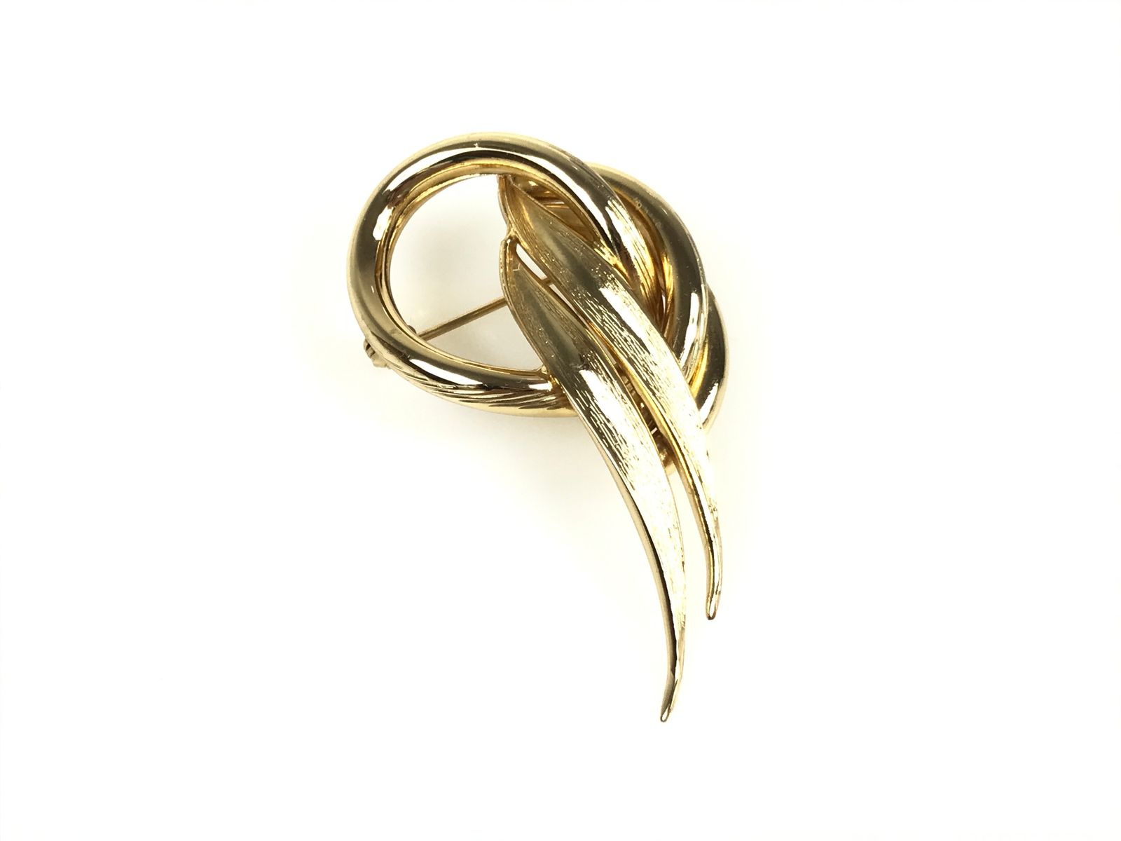 Christian Dior ゴールド　カラー　ブローチ クリスチャン・ディオール Christian 販売済み Dior デザイン ブローチ