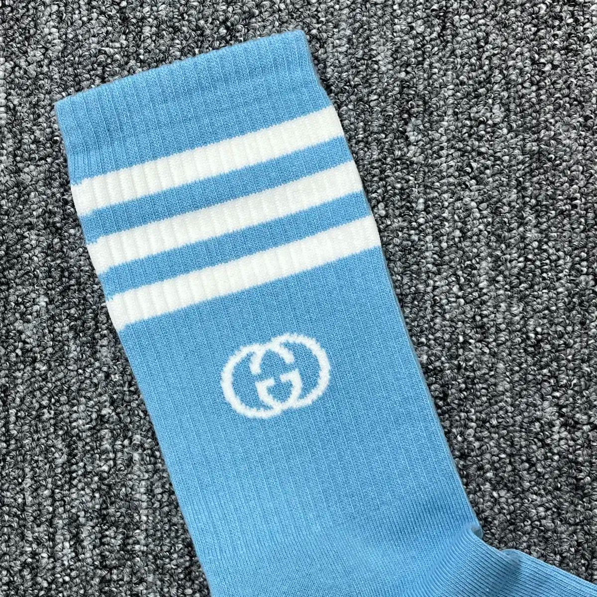 新品 GUCCI(グッチ) Adidas(アディダス) ソックス 靴下 スカイ L