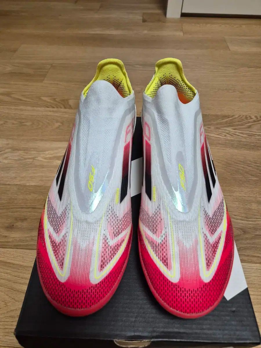シューズ f50 pro tf 27.5 adidas アディダス F50 PRO TF(ホワイト/レッド/イエロー) IE1220