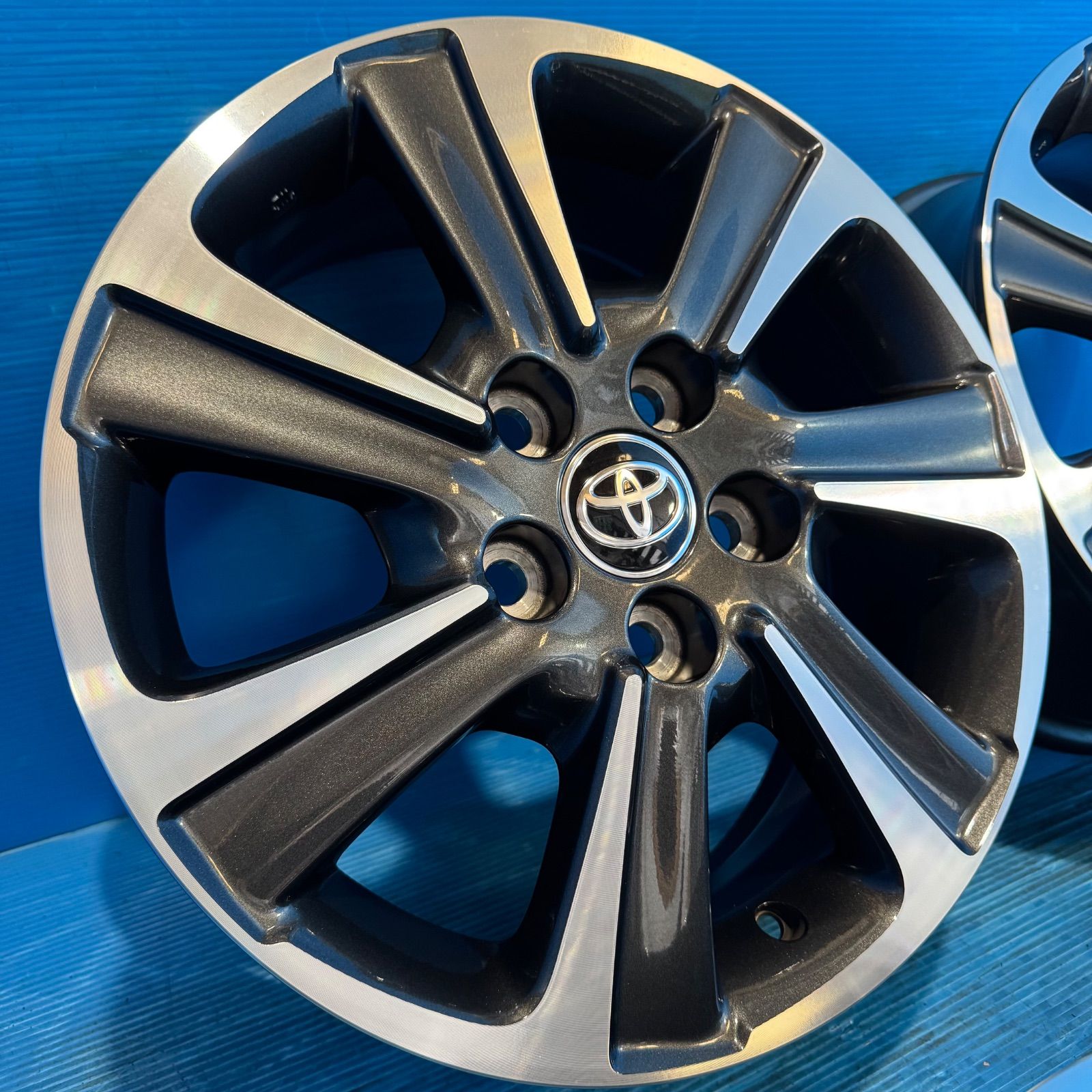 トヨタ 80 VOXY 純正アルミホイール 16×6J +50 5H114 トヨタ 80 VOXY 純正アルミホイール 16×6J +50 5H114 トヨタ 80