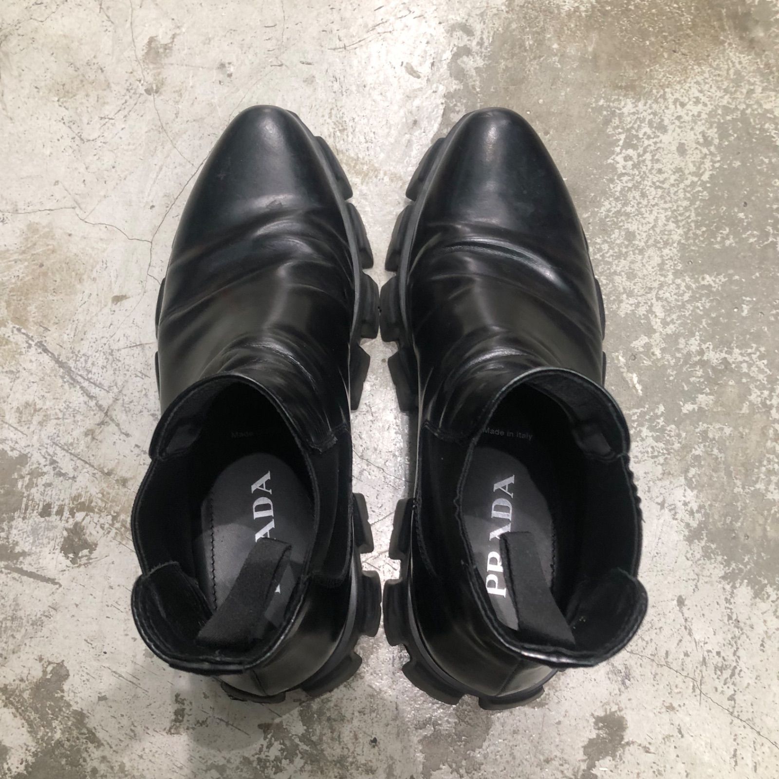 PRADA チェルシー モノリス レザー サイドゴア ブーツ 2TE175