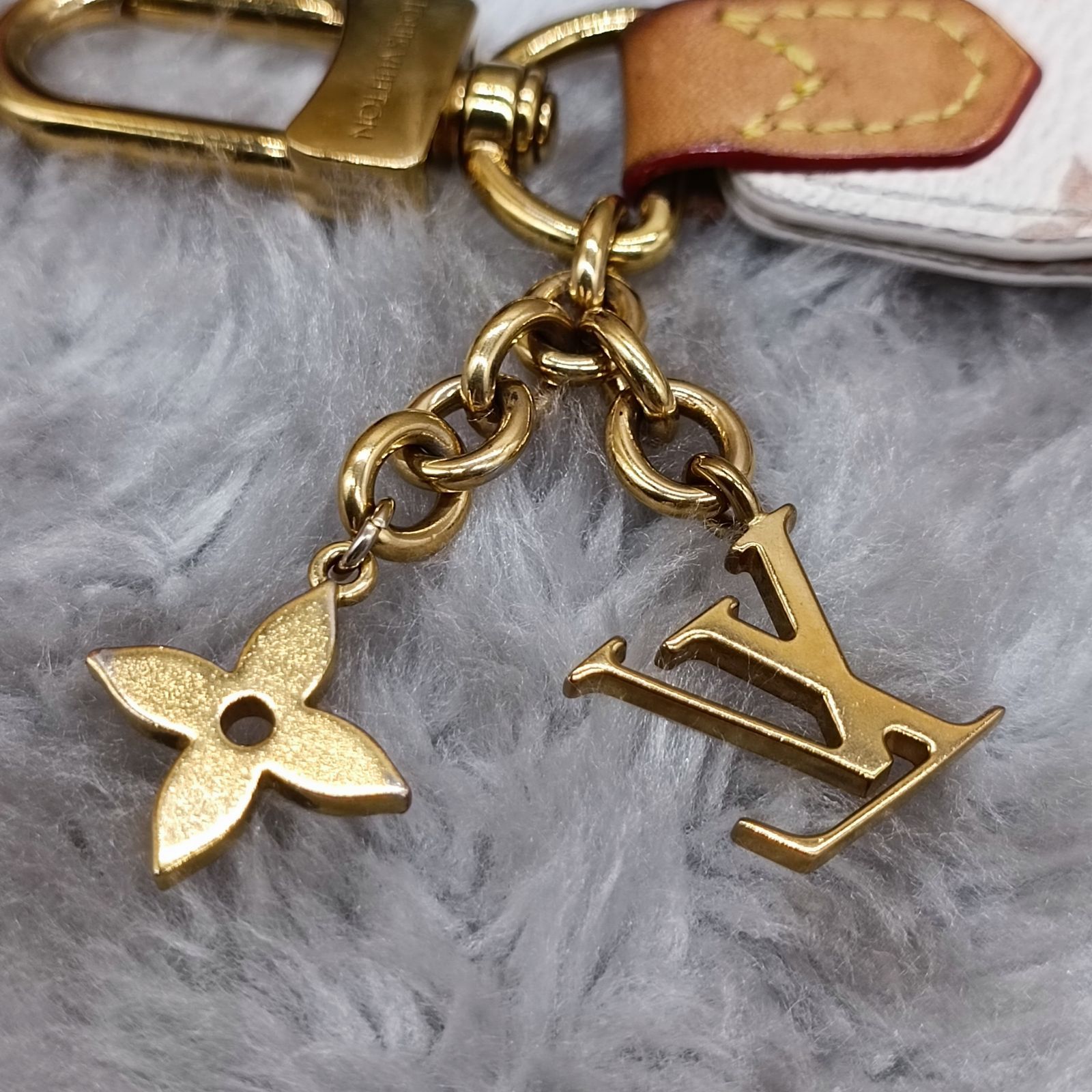 Louis Vuitton キーチャーム LOUISVUITTON 》 ルイヴィトン キーホルダー LVチェリシュド M01726