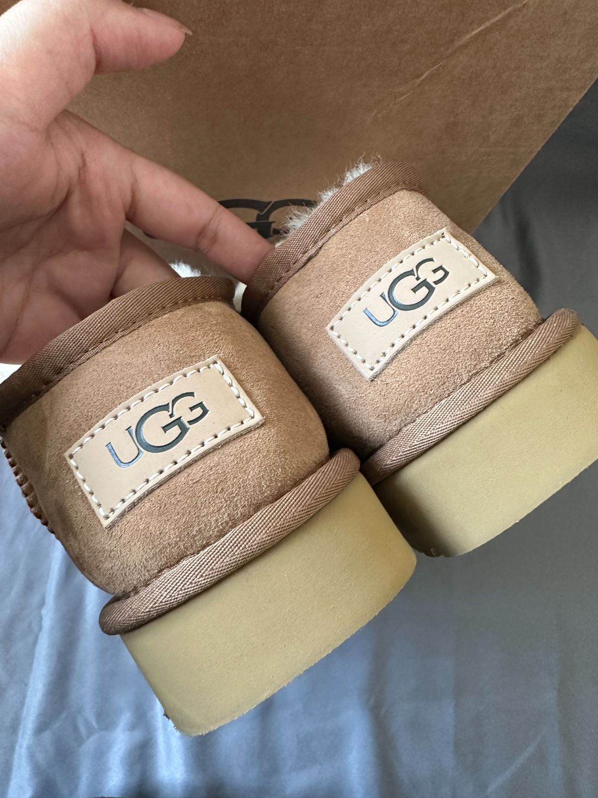 UGG アグ クラシックスリッパー チェスナット24cm - メルカリ