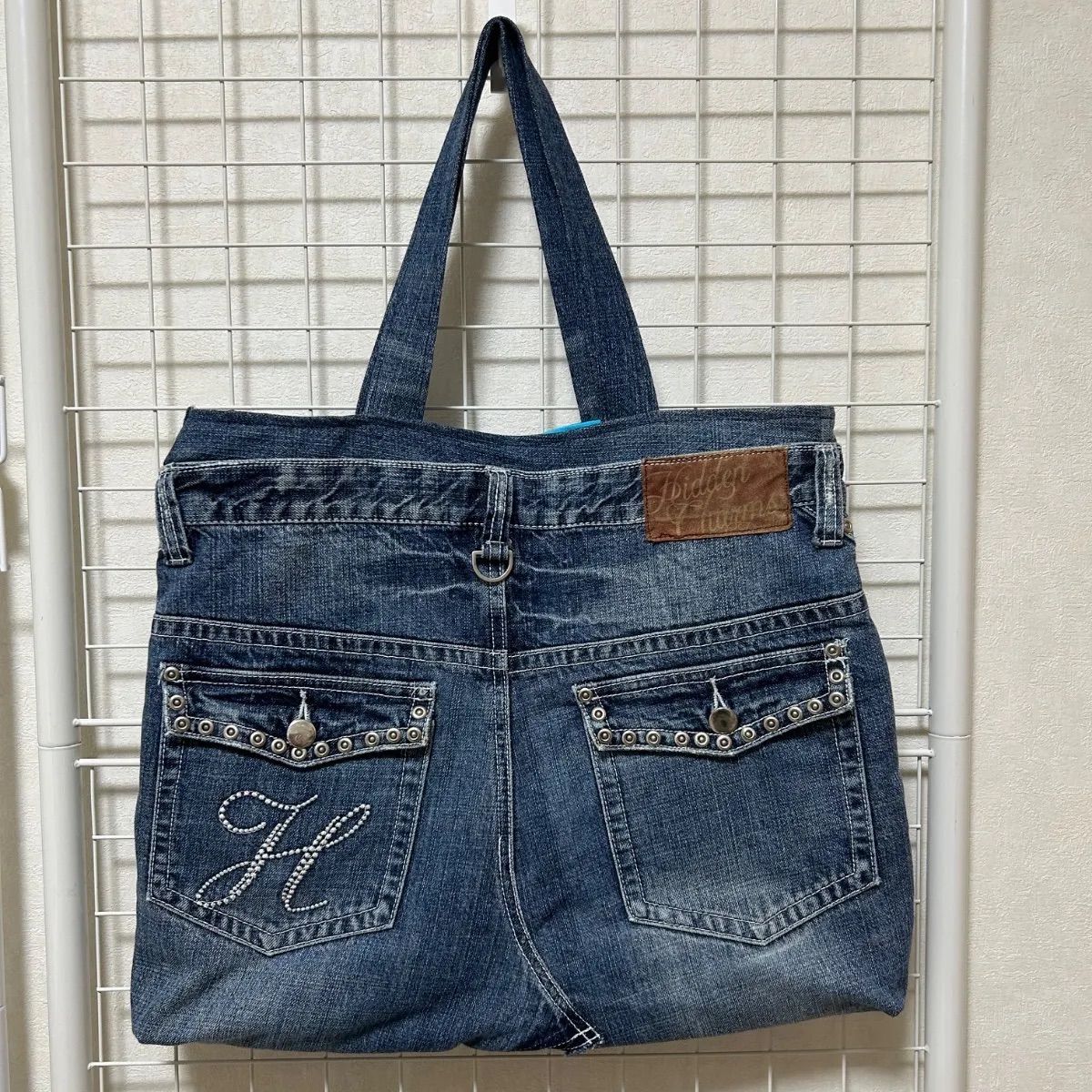 大きめ⭐️カシメがCOOL⭐️両面違うデニムリメイクバッグ⭐️2way