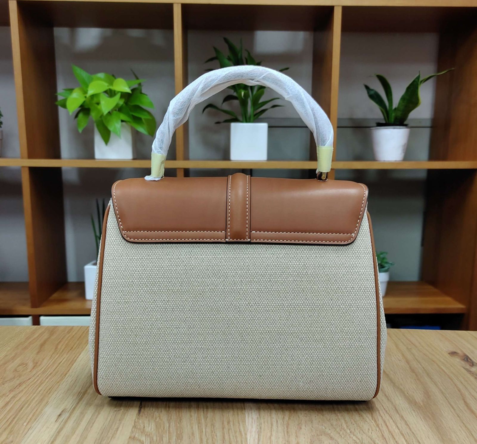 CELINE【新品・未使用・直営店仕入】スモール 16セーズ 2WAYハンドバッグ チュラルカーフスキン - メルカリ