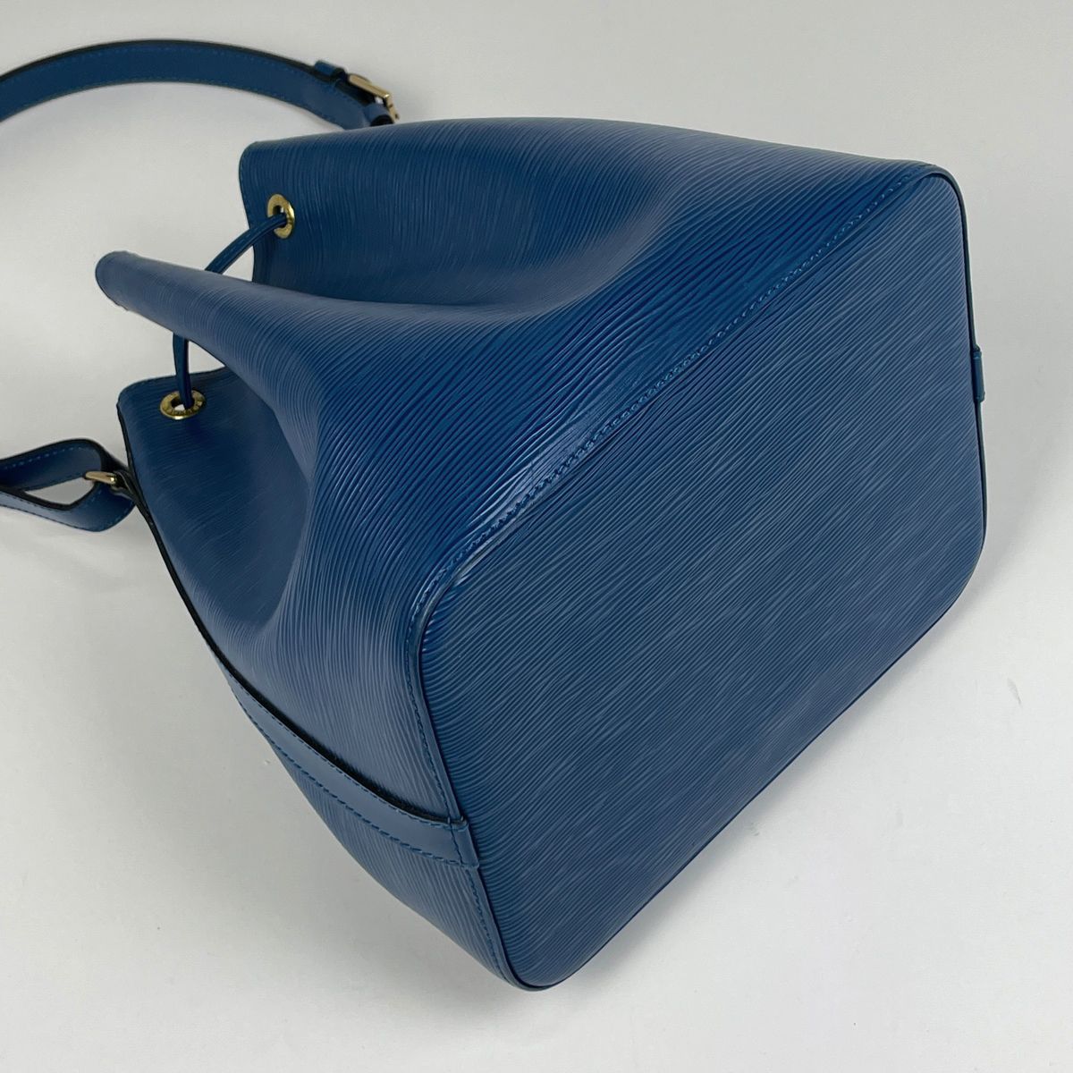 LOUIS VUITTON　エピ　プチノエ　ショルダーバッグ　トレードブルー ルイ・ヴィトン(LOUIS VUITTON)ルイ・ヴィトン プチノエ エピ
