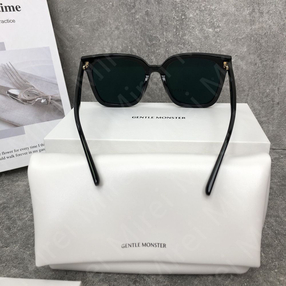 美品 GENTLE MONSTER サングラス Col.01 箱付き Amazon | (ジェントルモンスター) GENTLE MONSTER HER 01