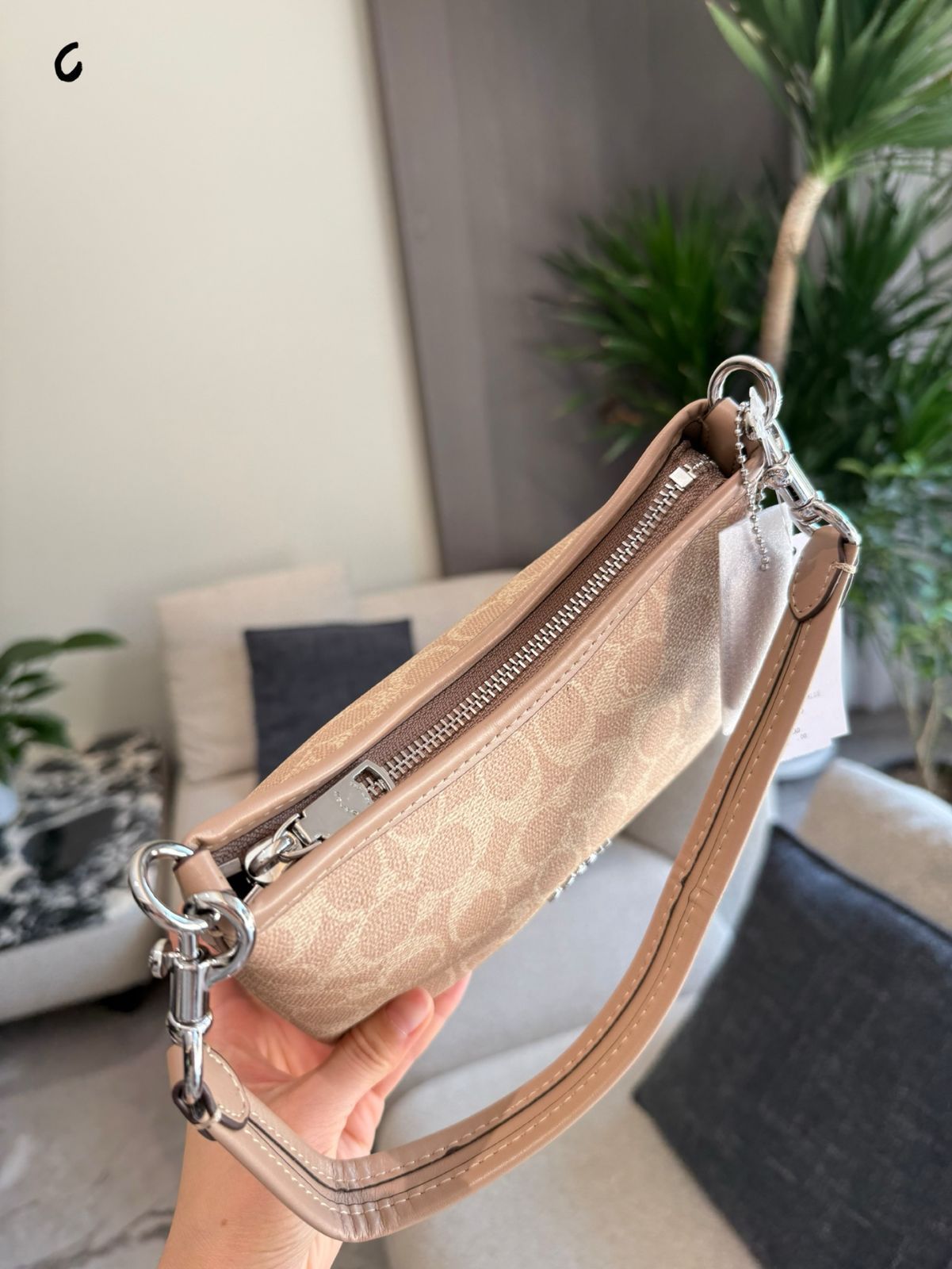美品コーチ ミニ ホーボー ハンドバッグ シグネチャー Small Hobo 今日特価】Coach Mini Hobo Bag - コーチ ミニ ホーボーバッグ