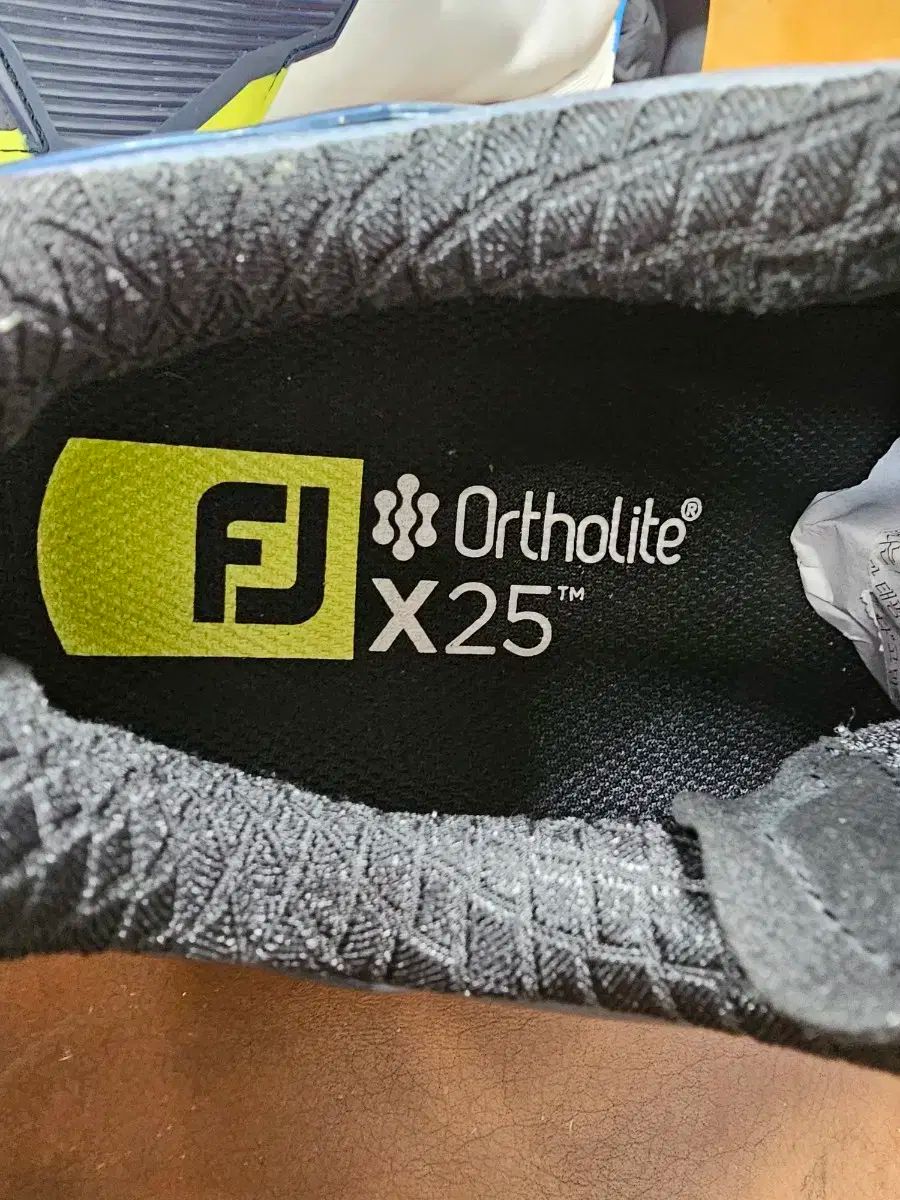 ゴルフシューズ