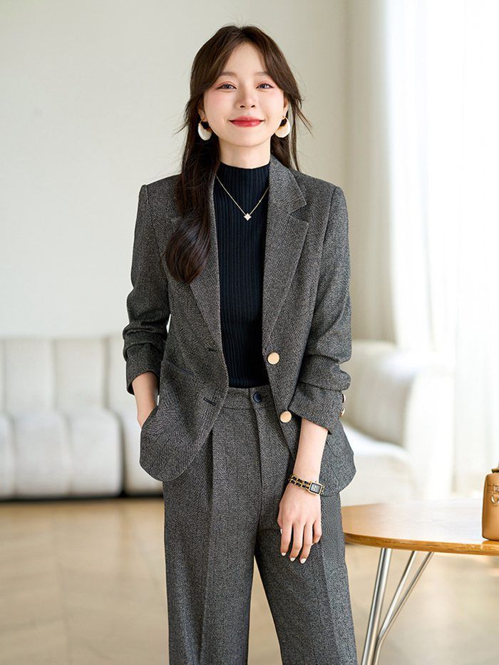 オフィススーツ