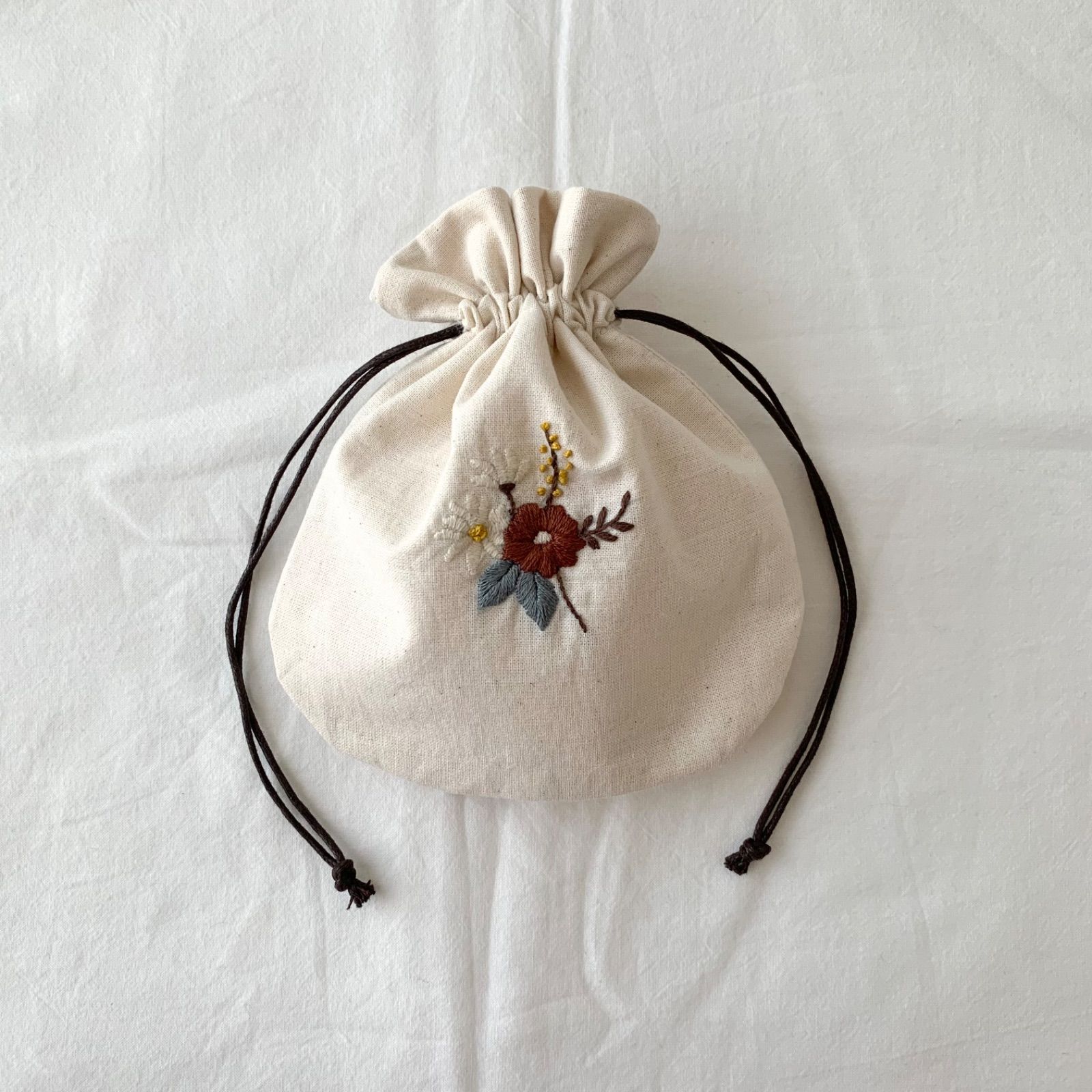 小花刺繍 花刺繍 花柄 花 ハンドメイド 刺繍 巾着 刺繍巾着 フリル巾着  