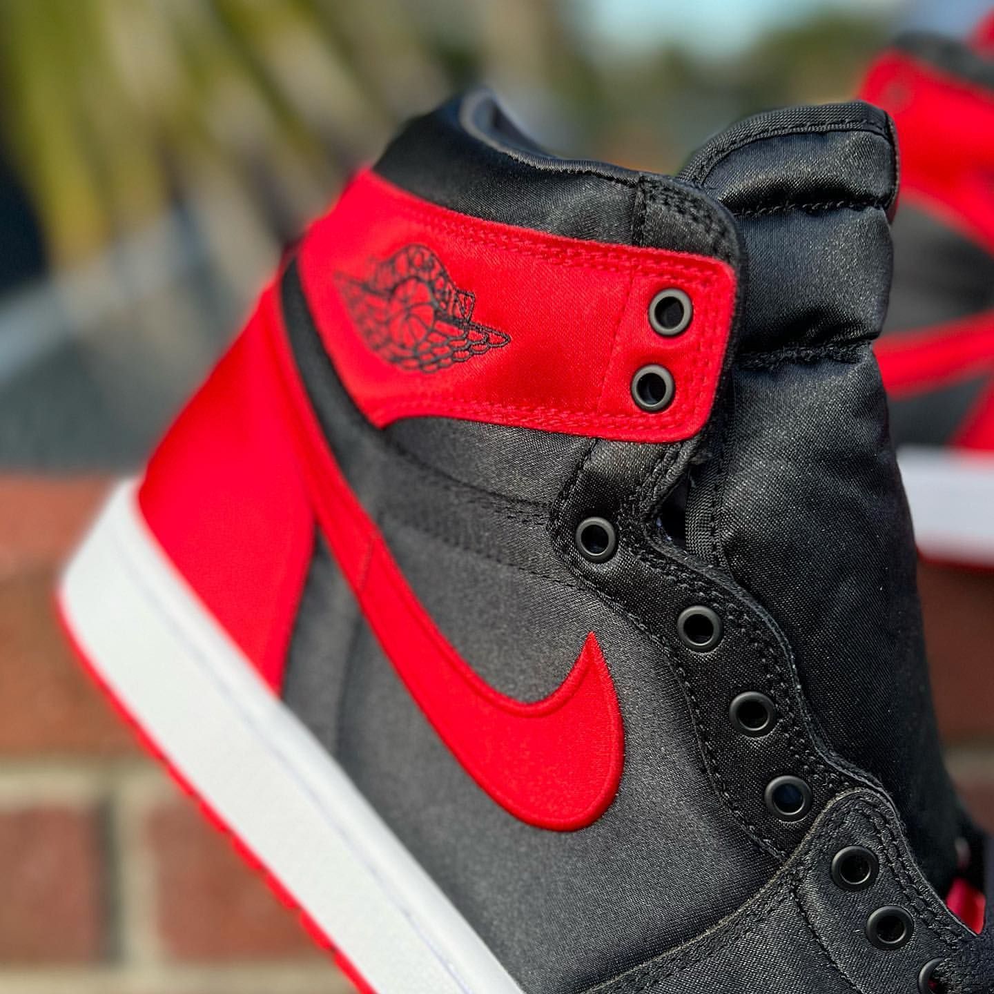 NIKE WMNS AIR JORDAN 1 HIGH OG 'SATIN BRED' ナイキ
