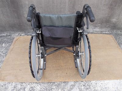 モダンシリーズ Bスタイル 多機能タイプ KMD-B22-42-H 高床 / 座幅42cm A11(cm-394866)[1台] モダン Bスタイル 介助式車椅子 多機能タイプ 中・高床タイプ KMD-B16-40-M