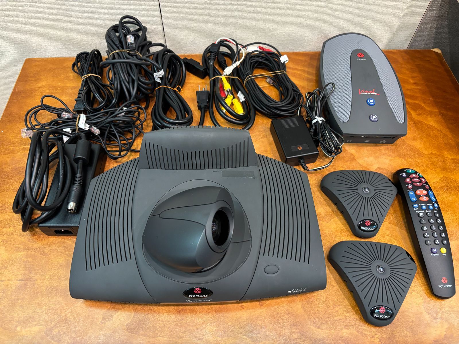 Polycom ViewStation FX一式 1箇所ケーブルの爪折れあり 動作 は未 通電 のみです