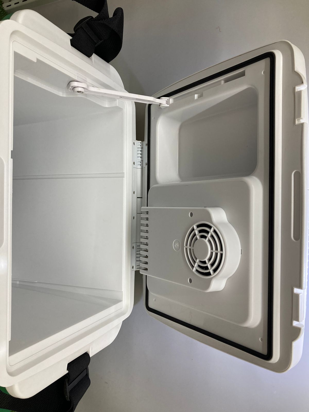 送料無料。  品 0921 HiKOKI 日立工機 コードレス冷温庫 UL18DSL NM ITY6DRW3OZK0 自由自在な