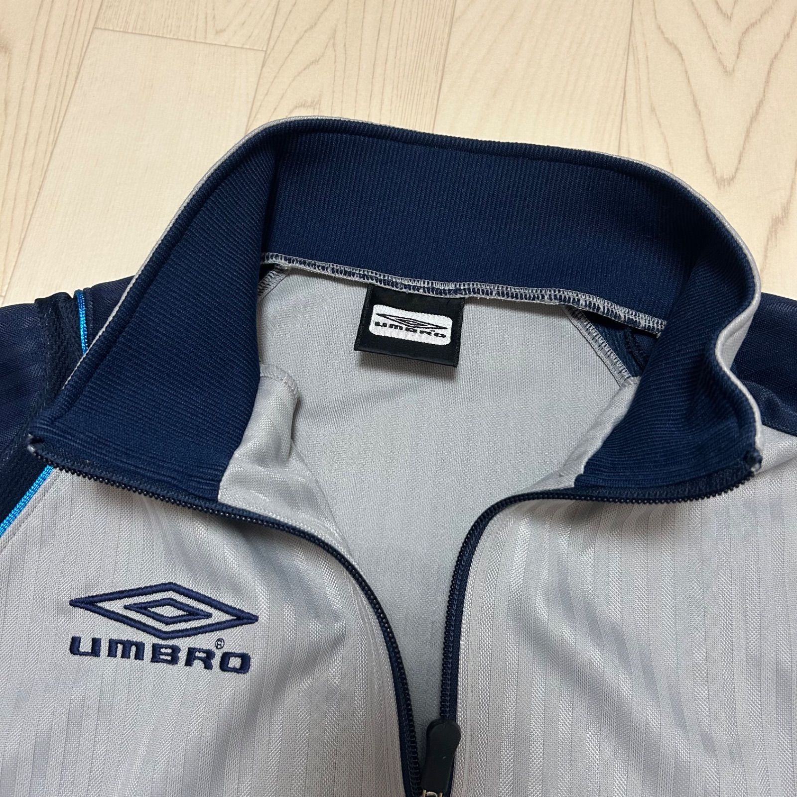 UMBRO アンブロ トラックジャケット バックプリント刺繍ロゴ バイ