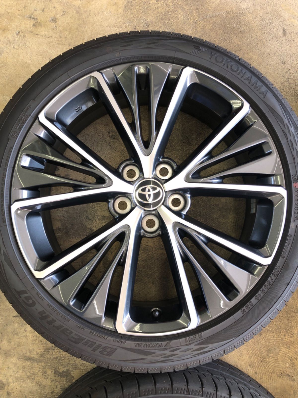 60 プリウス 純正アルミホイール 19インチ 195/50R19 - メルカリ