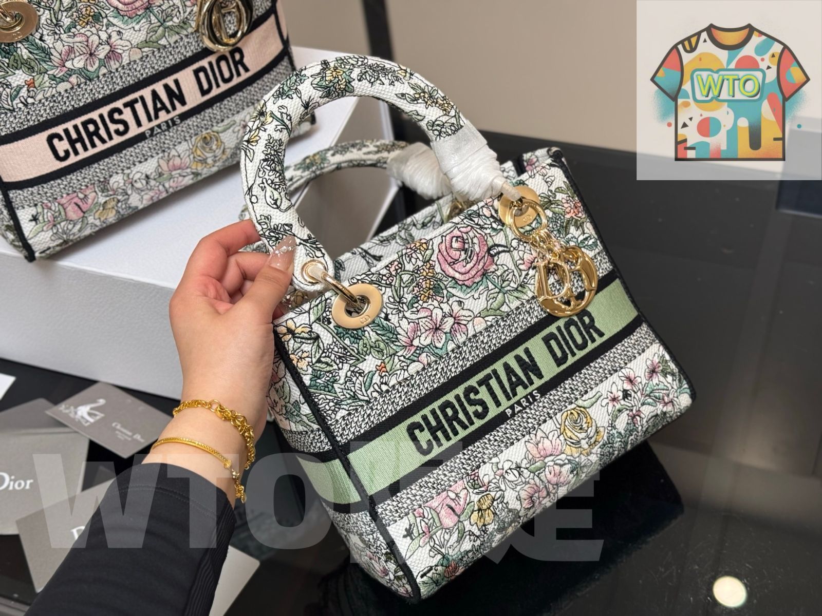 今日WTO】Dior Embroidered Lady Dior Bag ディオール 刺繍