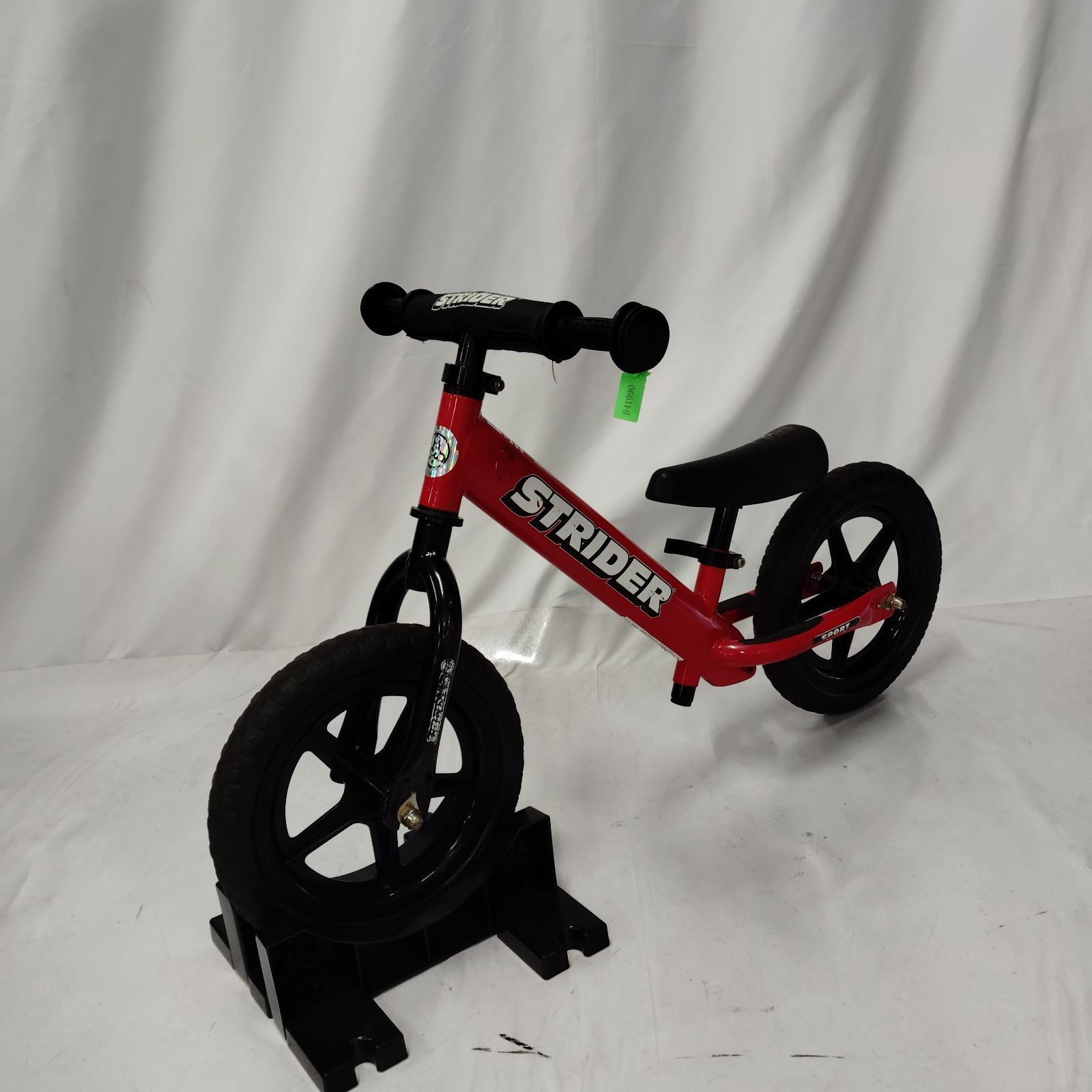 STRIDER バランスバイク 赤　正規品 Amazon.co.jp: STRIDER(ストライダー) 12 SPORT (スポーツ
