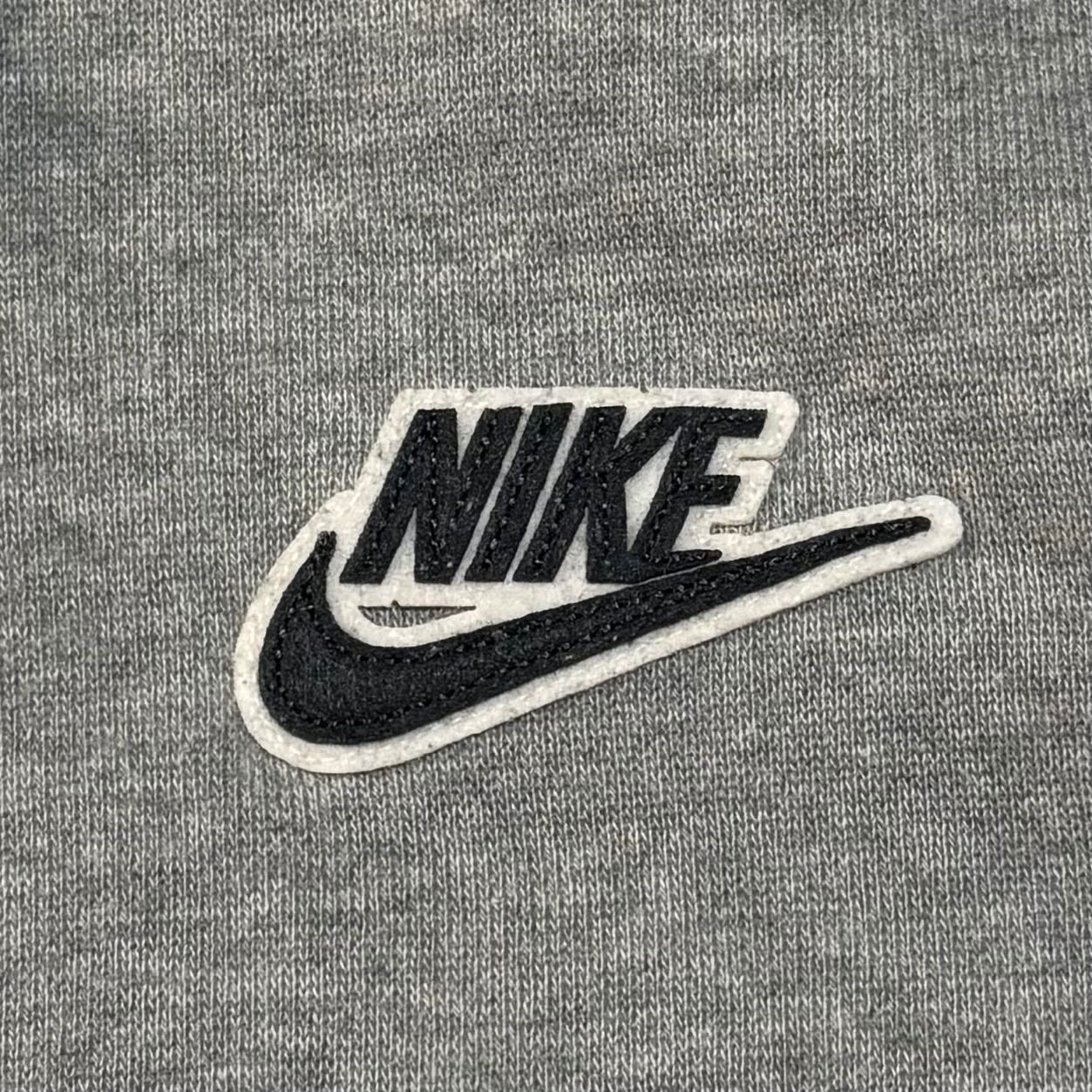 NIKE 中綿 刺繍ロゴ オーバーサイズ マウンテンパーカー ドローコード 黒 90s]ナイキ パーカー 黒 オーバーサイズ 刺繍 スウォッシュ ロゴ