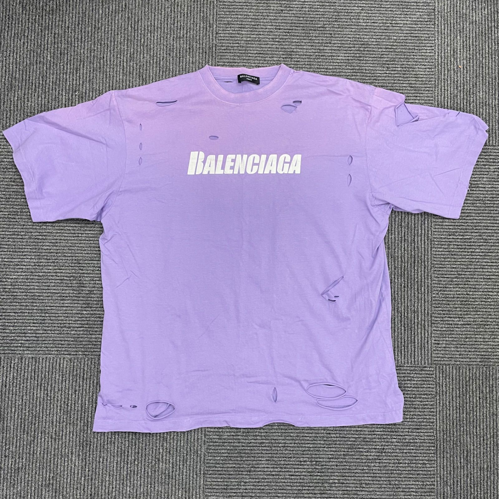 美品】バレンシアガ BALENCIAGA □ 21SS 【 851795 TKVB8 】 デストロイ加工 ロゴ プリント 半袖 Tシャツ  オーバーサイズ - メルカリ