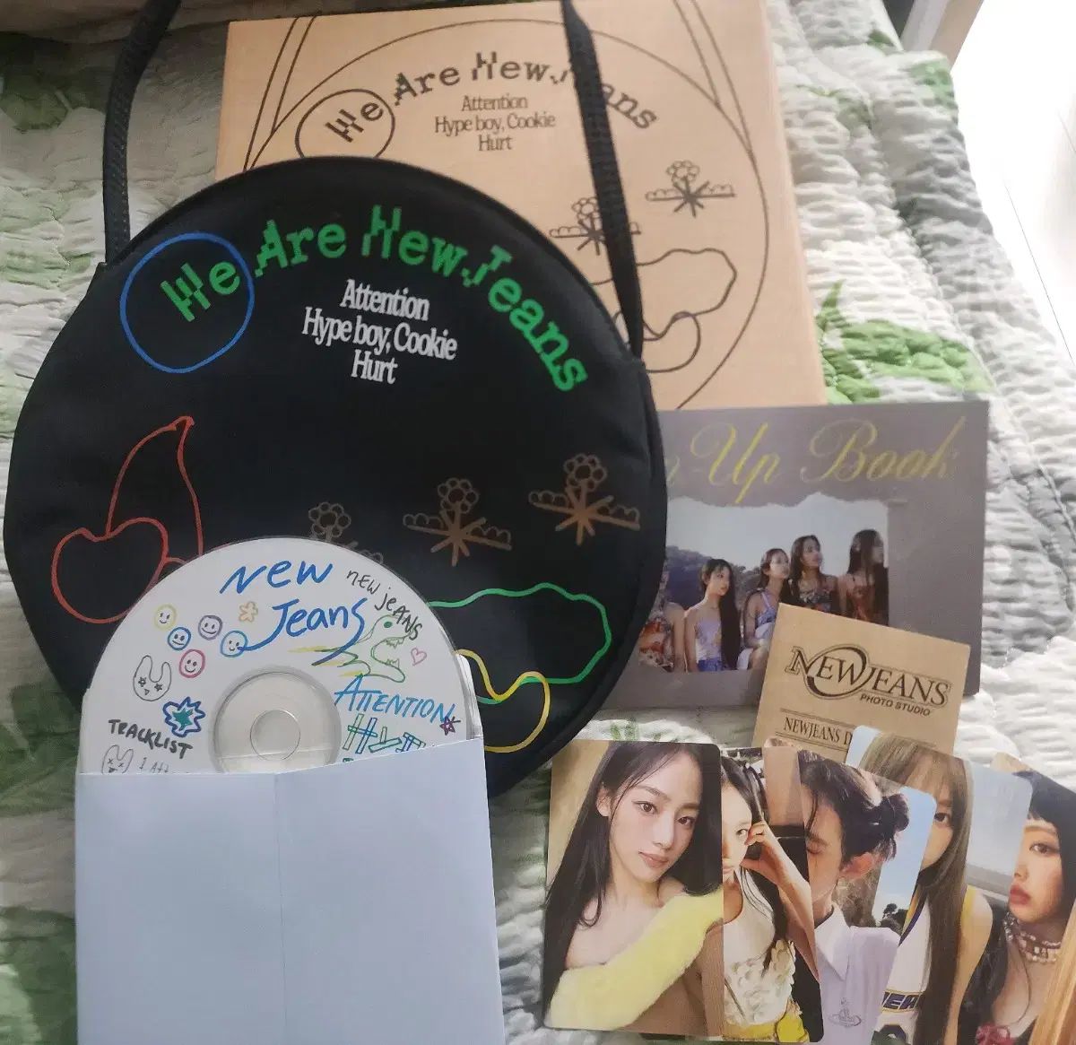 NewJeans(ニュージーンズ・ニュジ) バッグ アルバム 黒 newjeans