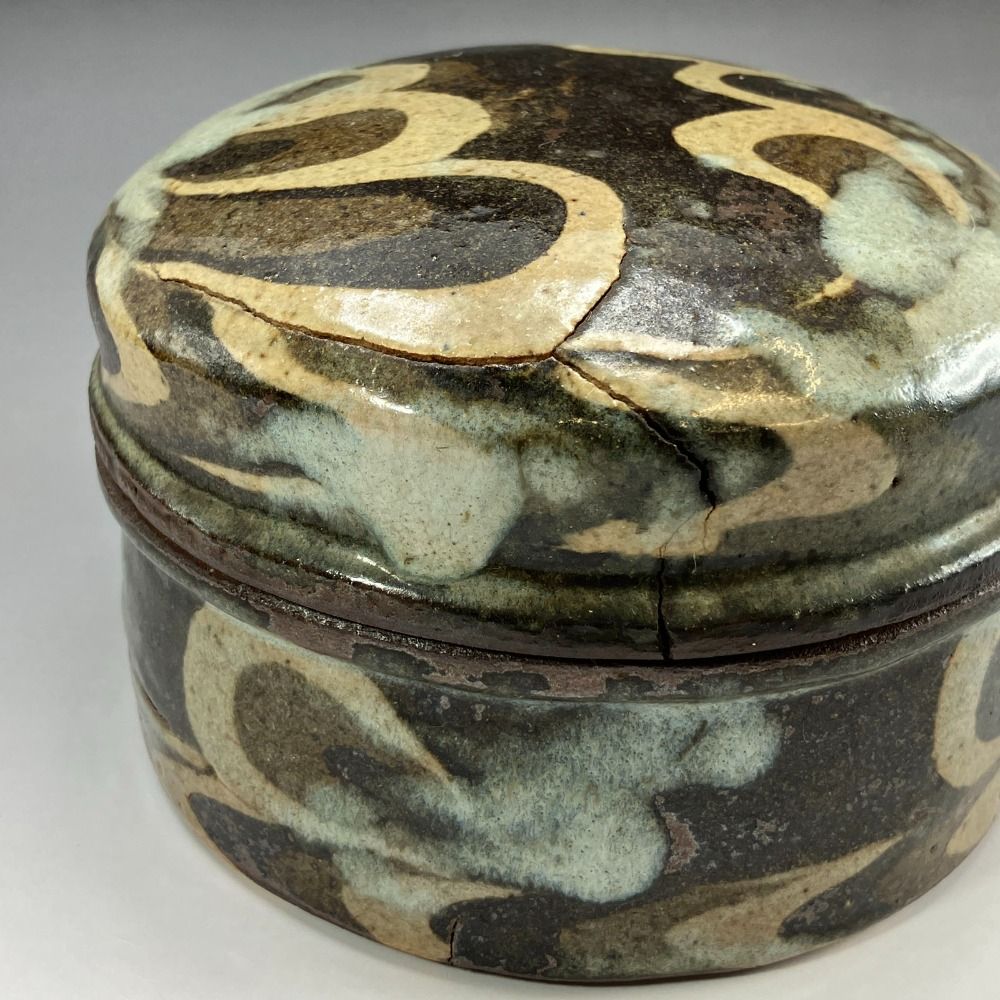 作 練り上げ蓋物