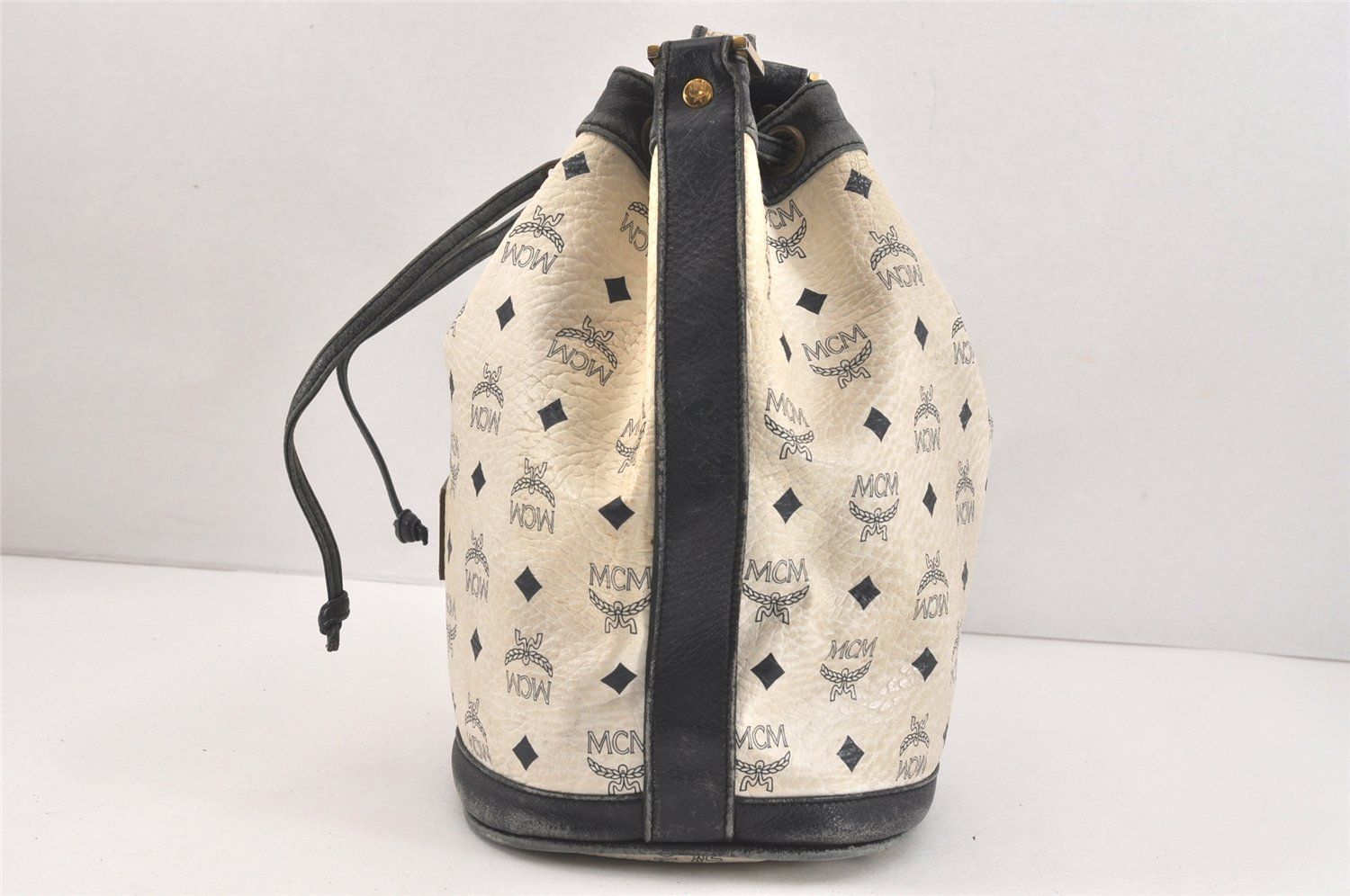 エムシーエム MCM バッグ ワンショルダーバッグ 合皮 黒 美品 美品 MCMワンショルダー ハンドバッグ ゴールド ブラック 黒 肩掛け レザー