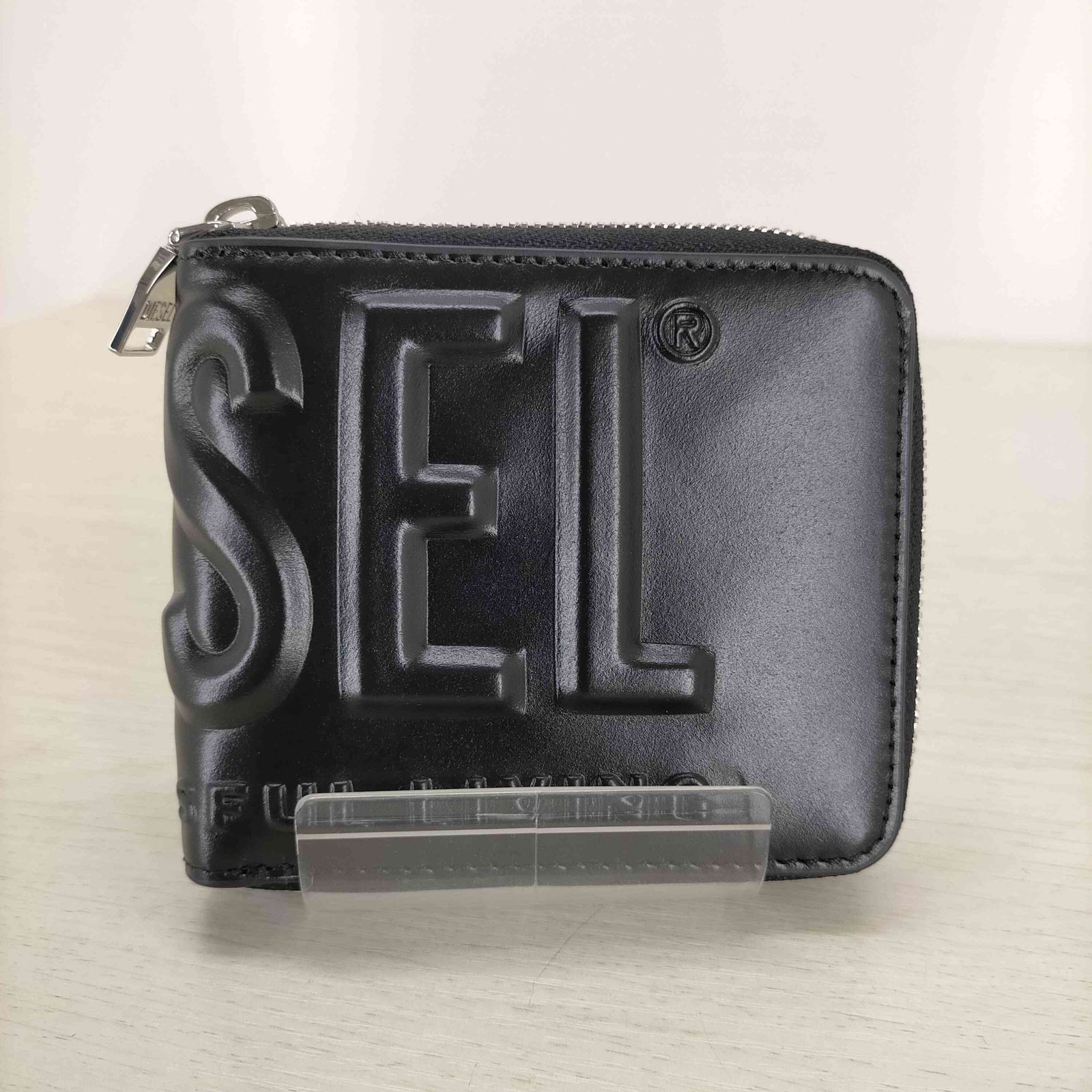 ディーゼル 財布 二つ折り財布 DIESEL X09528-P5586 ユニセックス DIESEL X09528-P5586/T8013 T8013 比較対照価格22,990 円 DIESEL ディーゼル メンズ二つ折り財布（小銭入れ付き） X09528 P5586