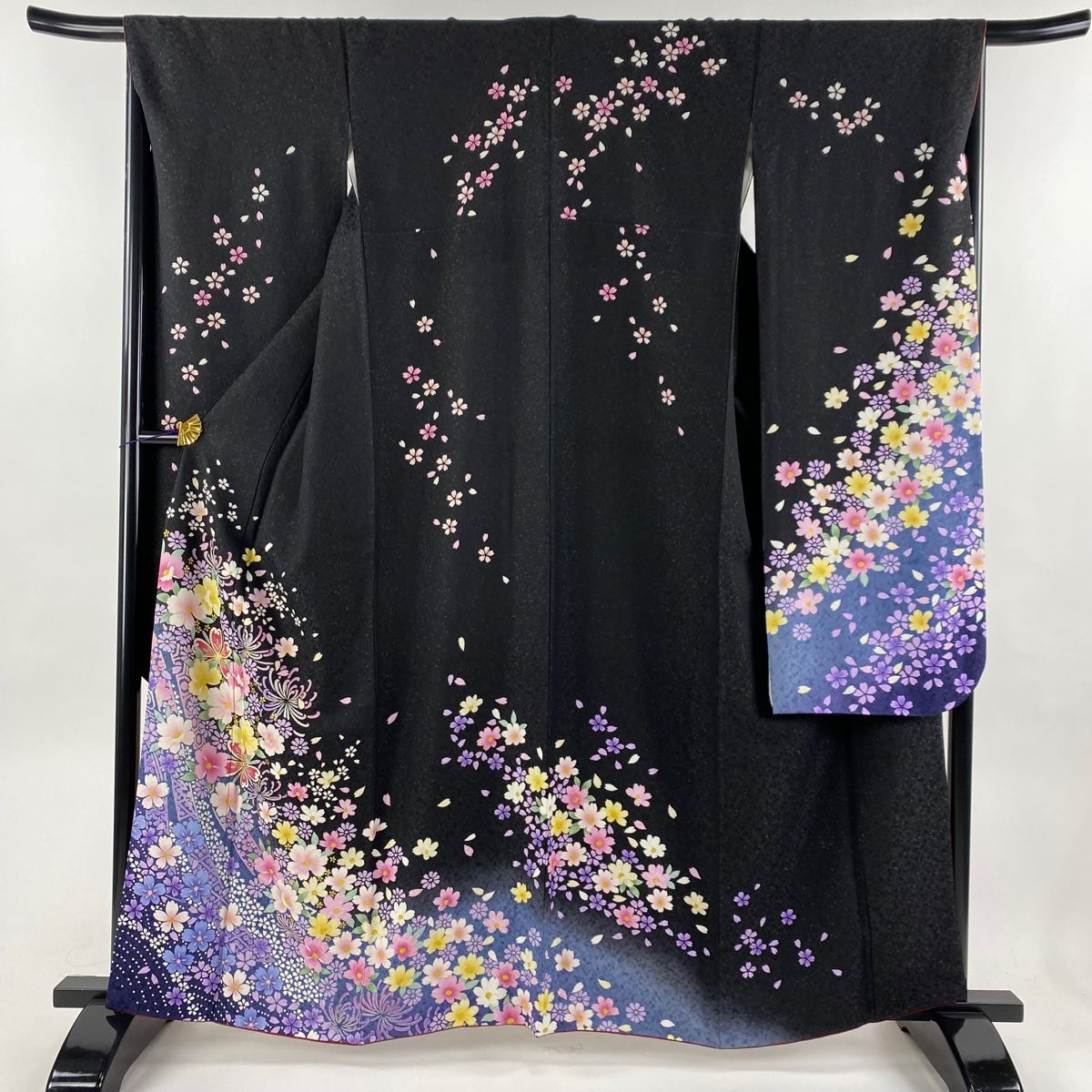 振袖 身丈162cm 裄丈66cm M 袷 草花 花びら 銀通し 金彩 黒 正絹 逸品  