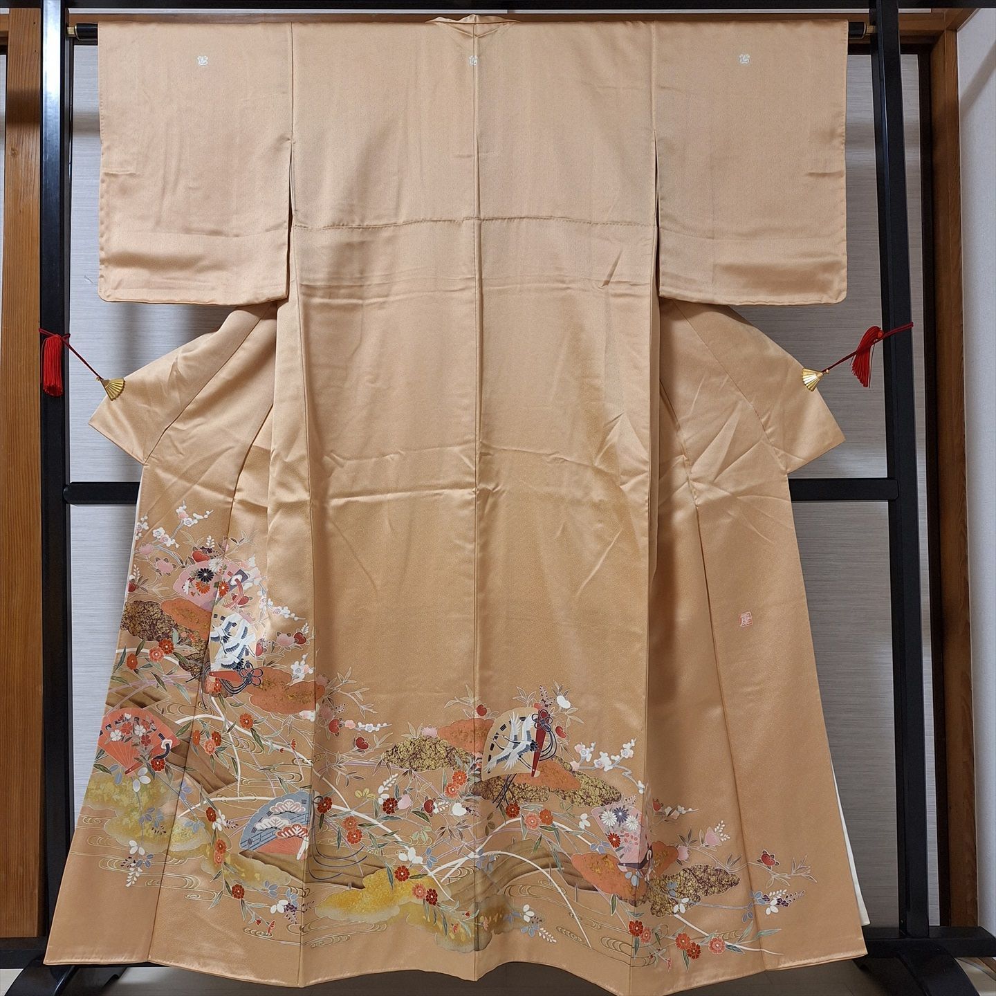 裄63.5 身丈157 袖49 美品！ 色留袖 比翼布付き 三つ紋・違い鷹の羽紋