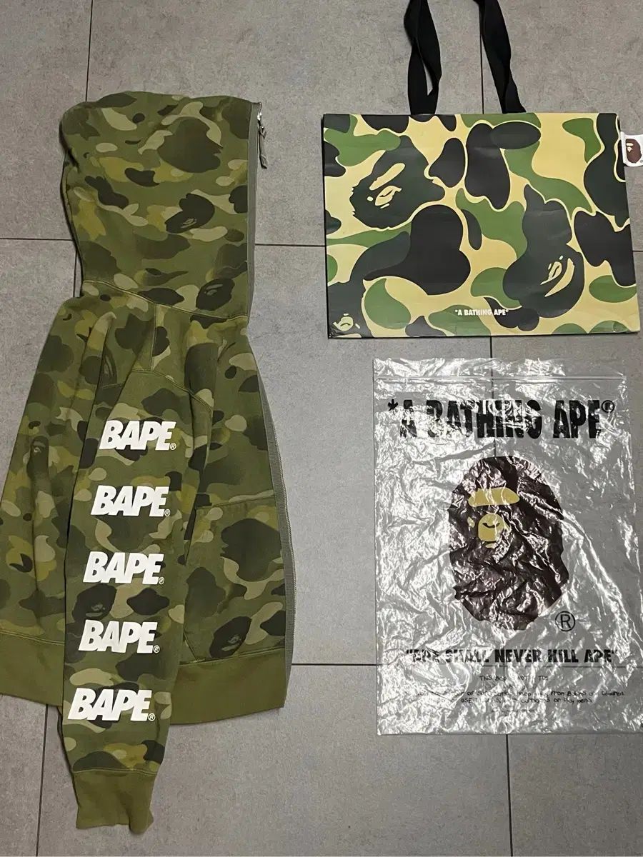 アベイシングエイプ 迷彩柄 WHO ジップアップ