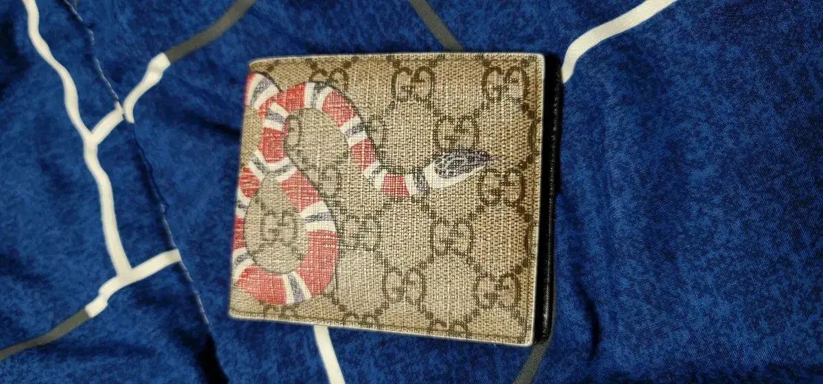 【雷市場（ポンジャン）商品韓国直送】 GUCCI(グッチ) 二つ折り財布 大邱直販