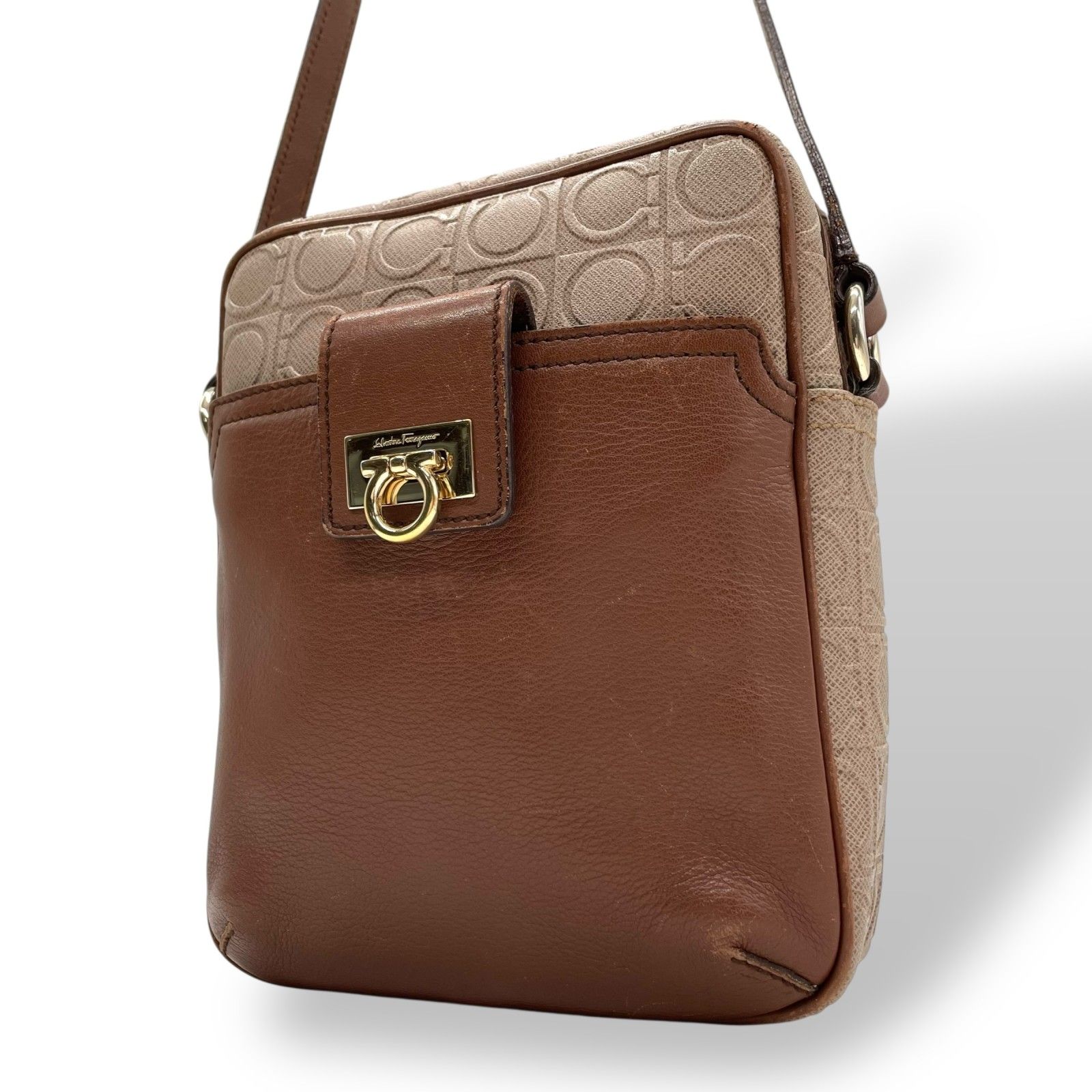 ⭐️Salvatore Ferragamo ブラウンショルダーバッグ⭐️ 美品 Salvatore Ferragamo フェラガモ ガンチーニ ショルダー