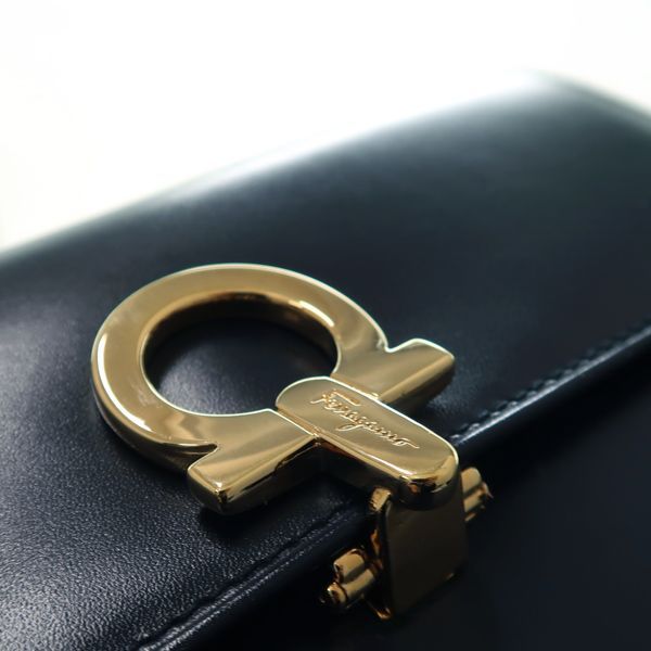 Salvatore Ferragamo ガンチーニ クラッチバッグ 化粧ポーチ 226649 