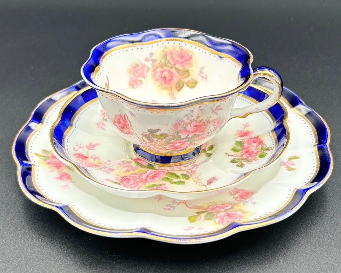 George Jones - Sons ジョージ ジョーンズ トリオ アンティーク 英国製 コバルト金彩 薔薇文 波打つ縁 優美なデザイン 1900年代初期頃 F028