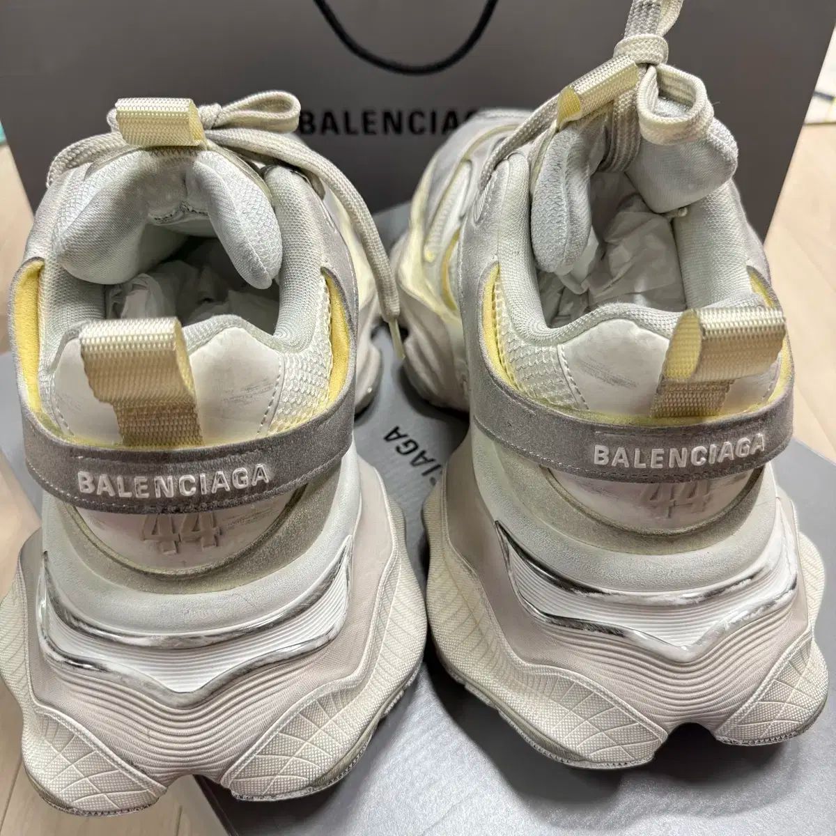 BALENCIAGA