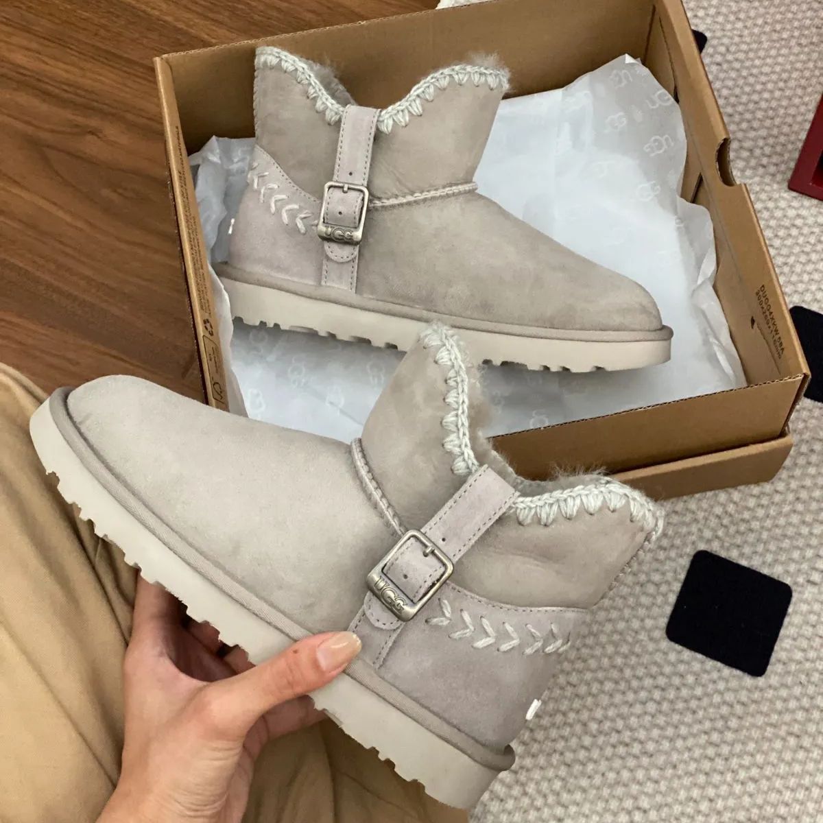 美品 UGG アグ ムートン ブーツ レディース ショートブーツ 可愛い