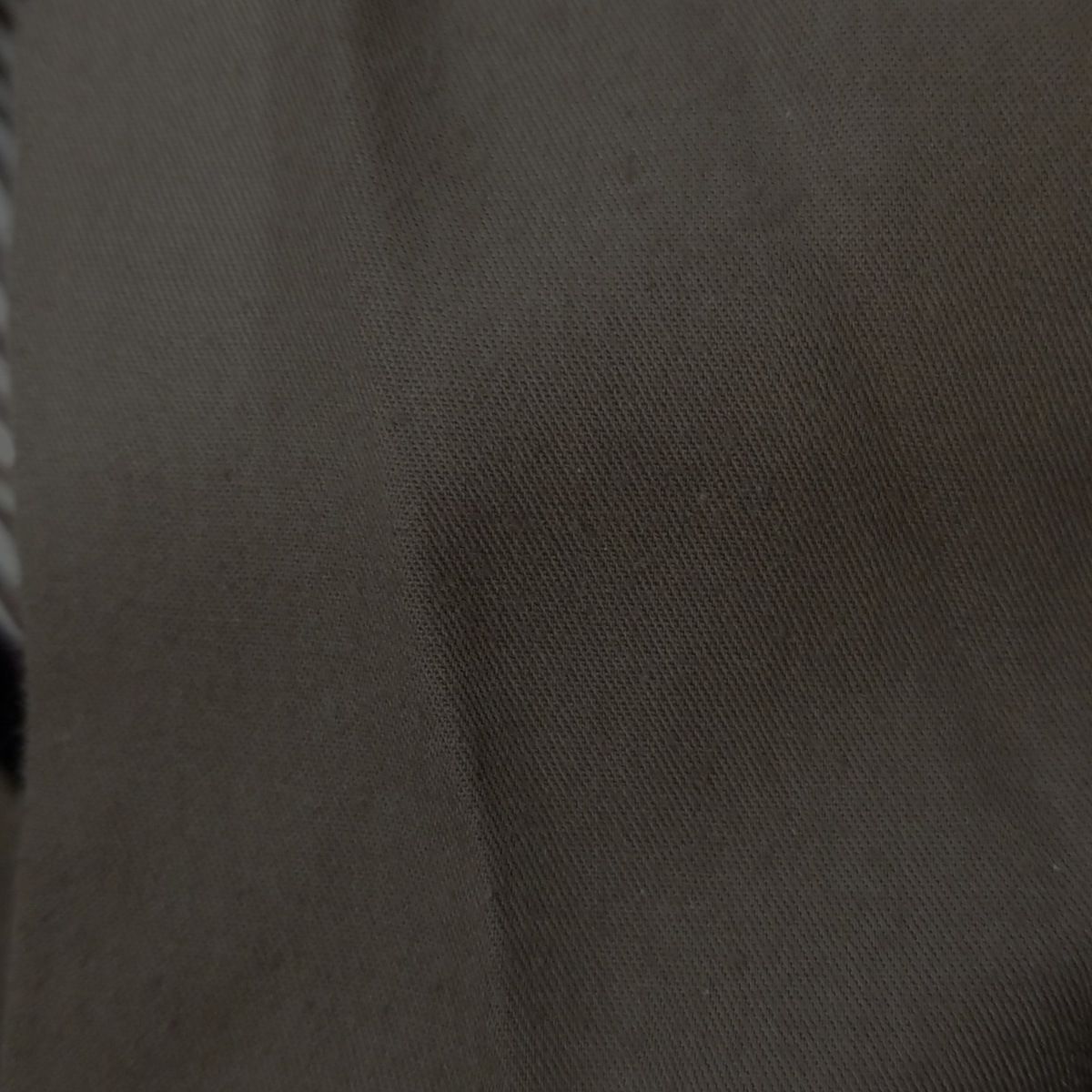 - ダークブラウン